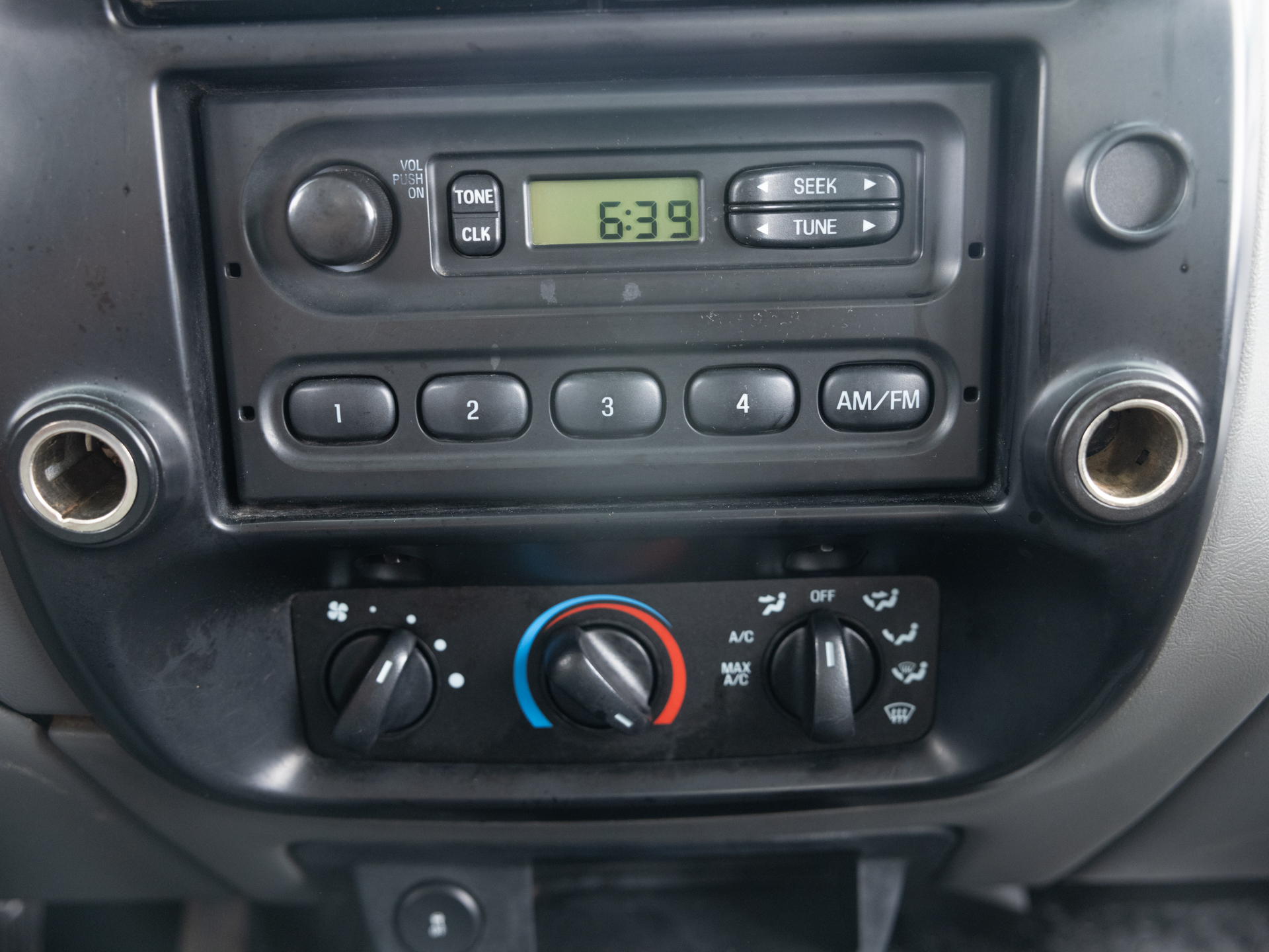 white ford ranger xl 27