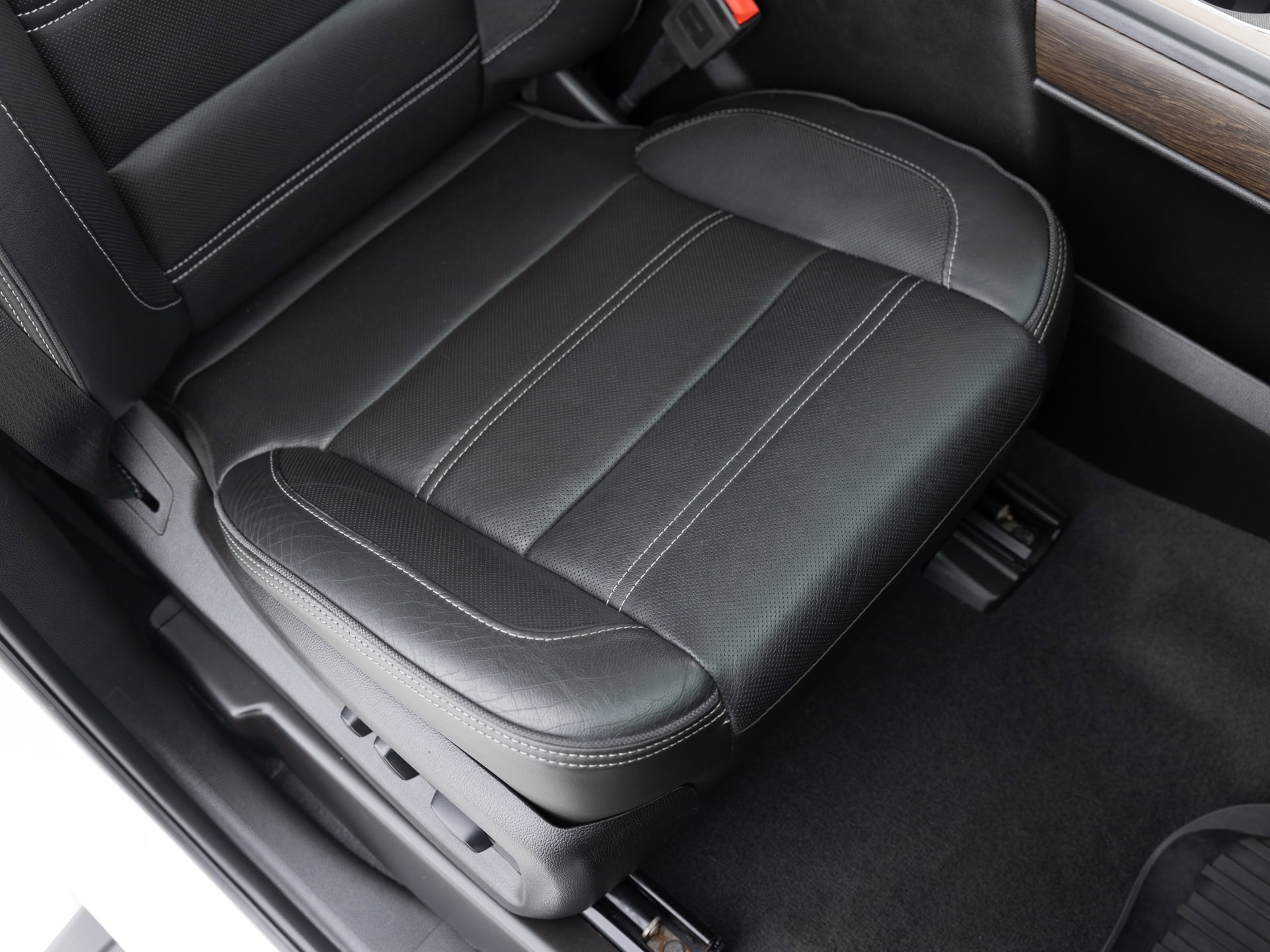 Used White GMC Sierra 2500HD Denali_-21 for Sale