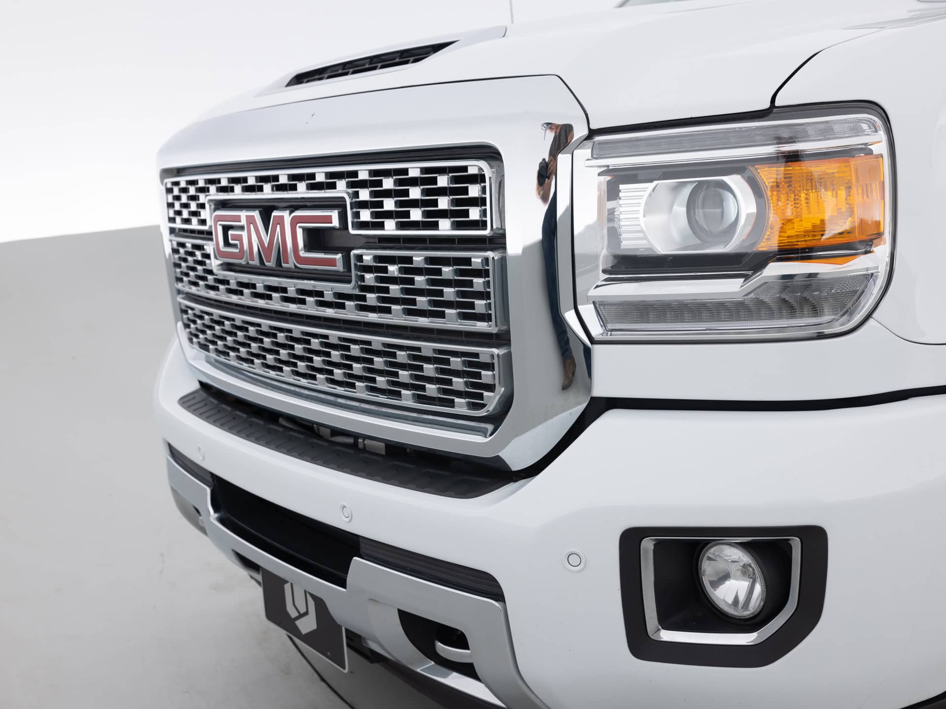 Used White GMC Sierra 2500HD Denali_-7 for Sale