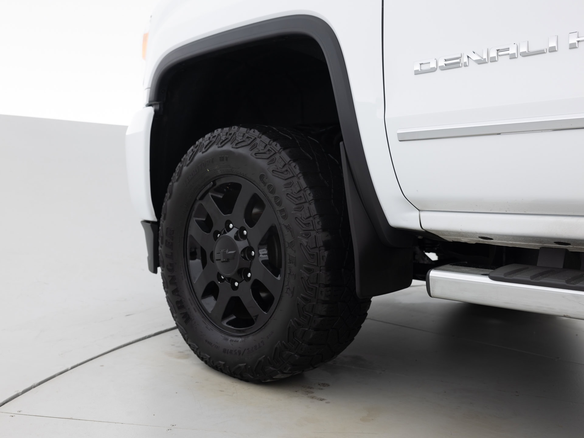 Used White GMC Sierra 2500HD Denali_-9 for Sale