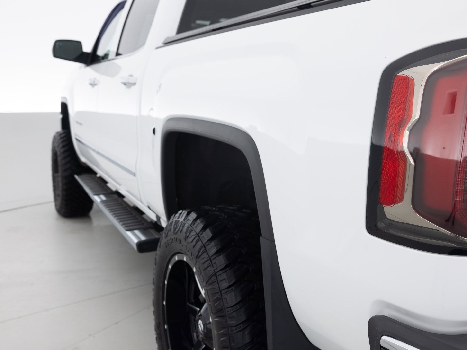 white gmc sierra slt 6