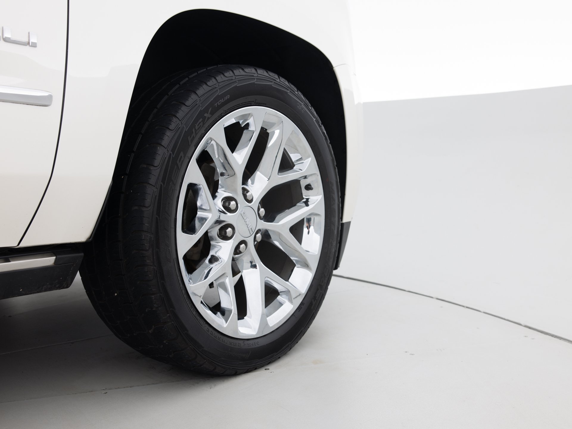 white gmc yukon denali 10