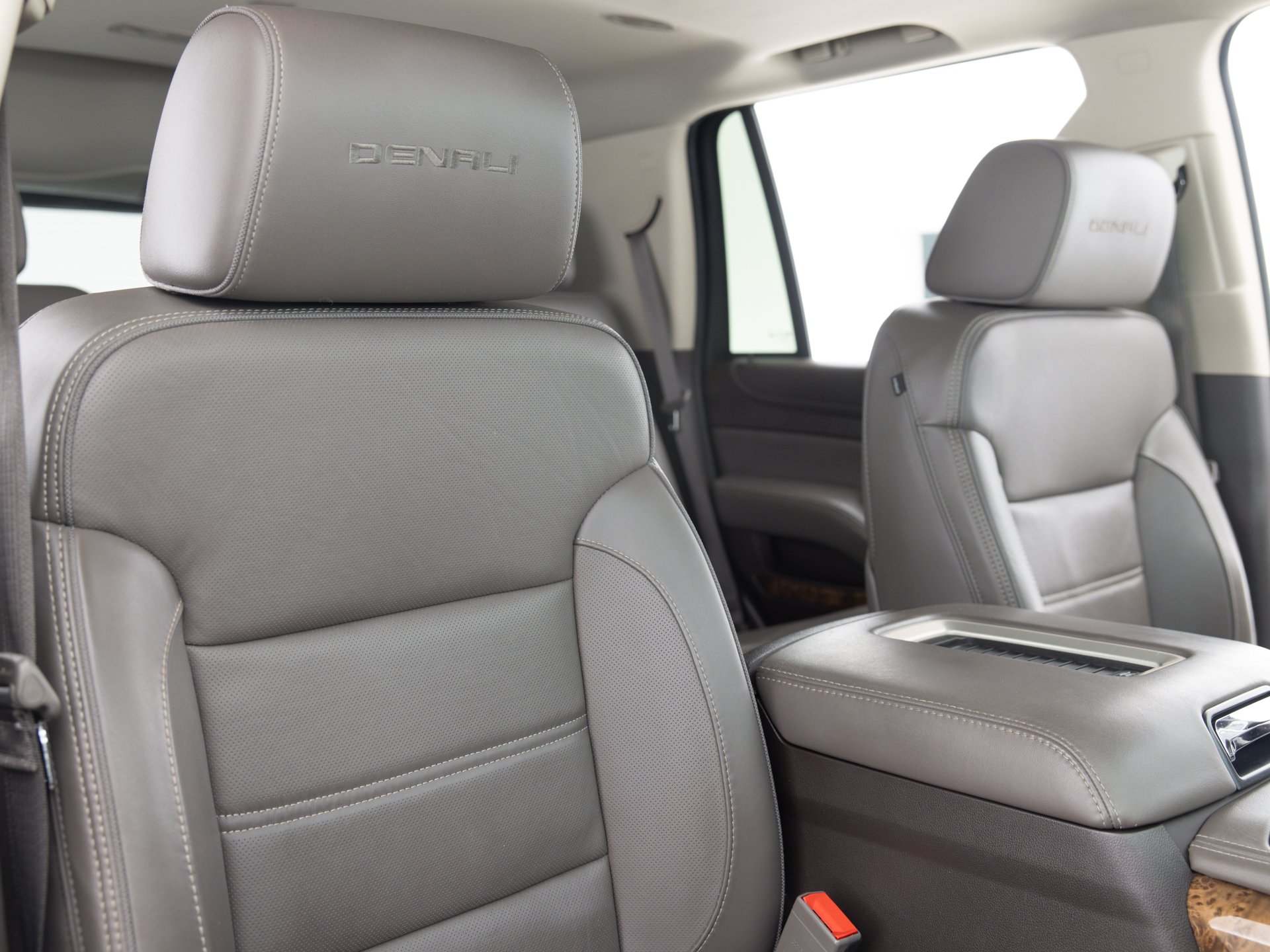 white gmc yukon denali 16
