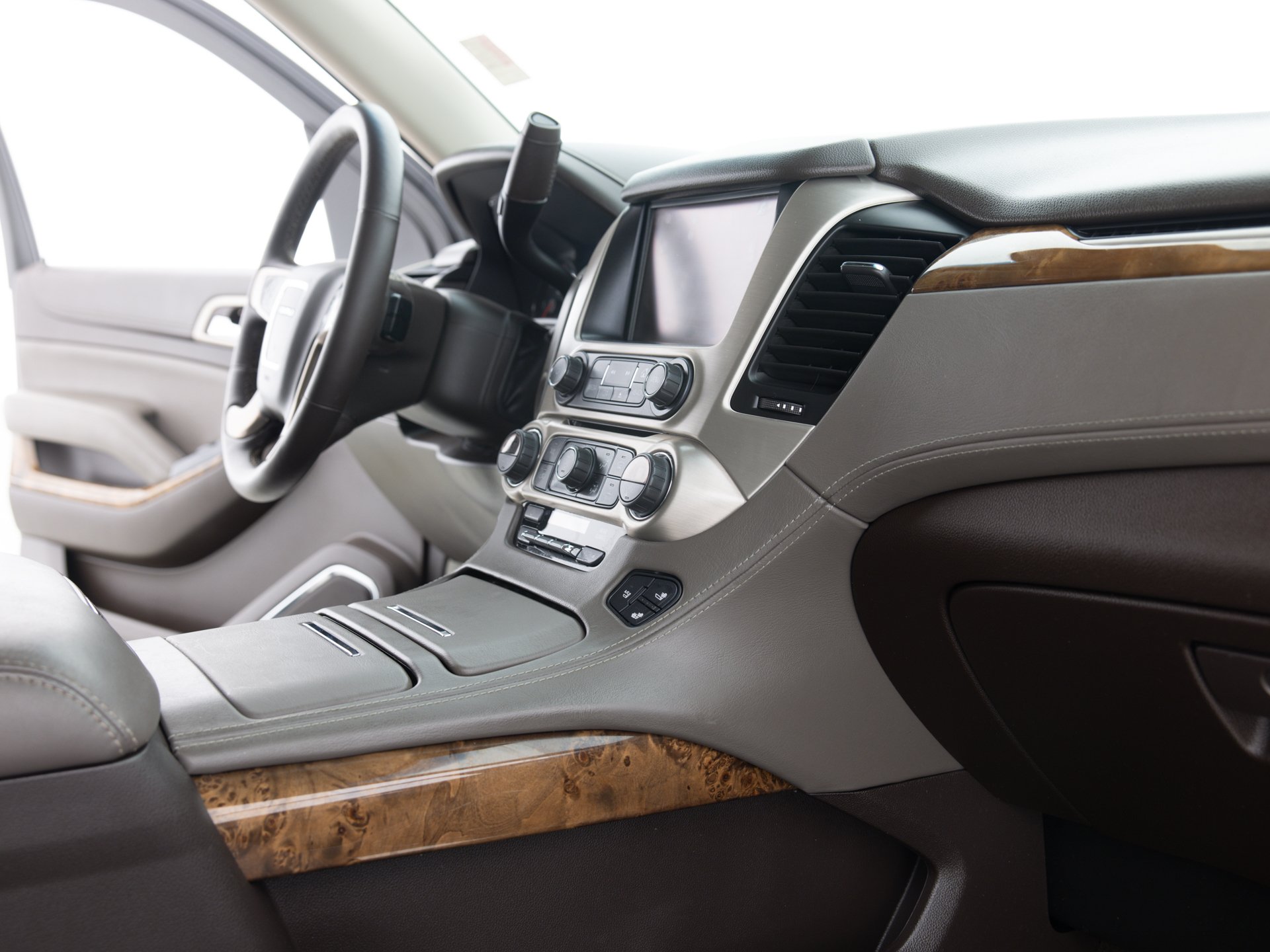 white gmc yukon denali 17