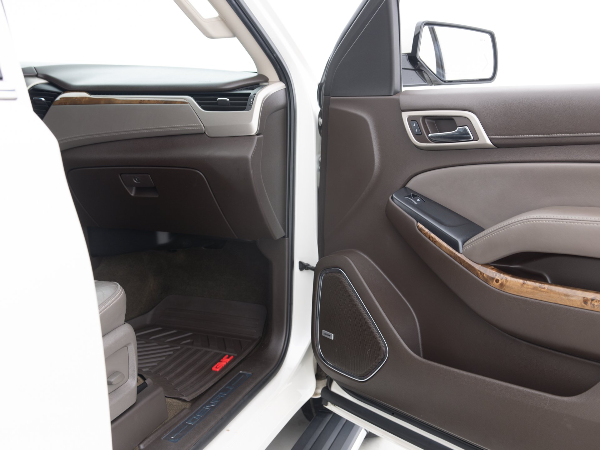 white gmc yukon denali 18