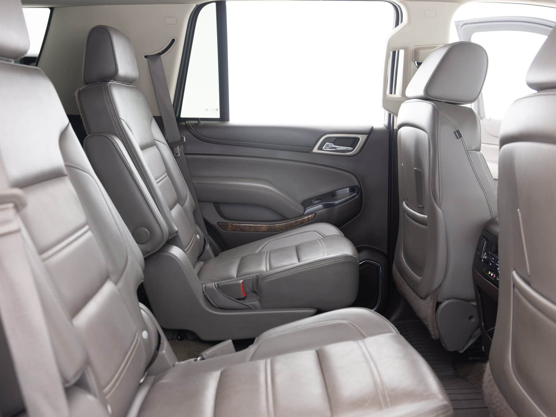 white gmc yukon denali 19