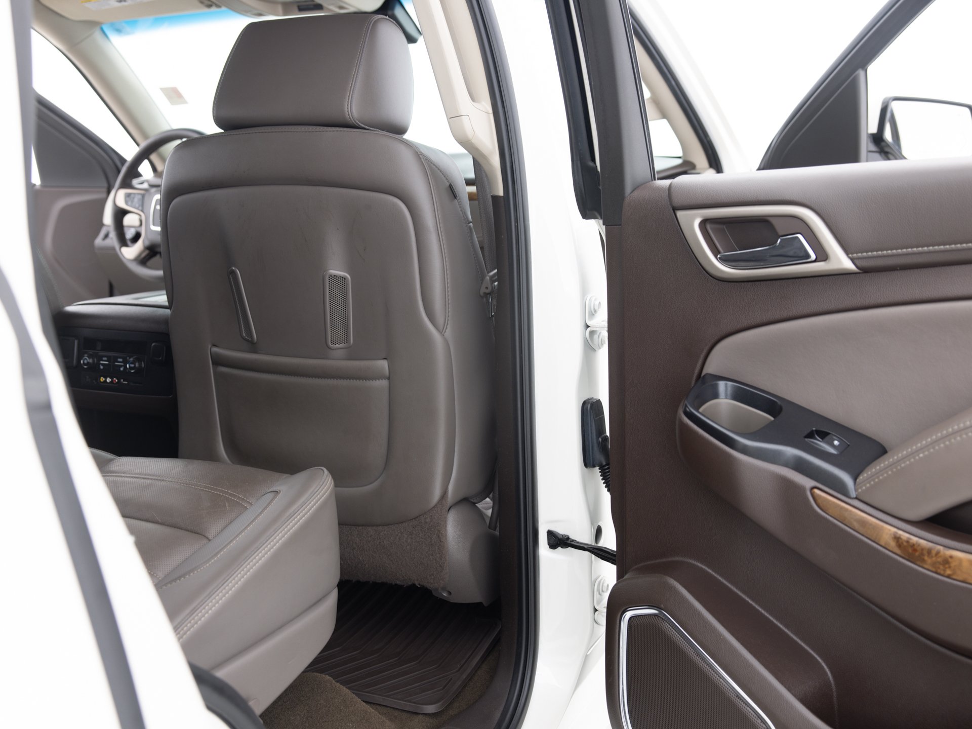 white gmc yukon denali 20