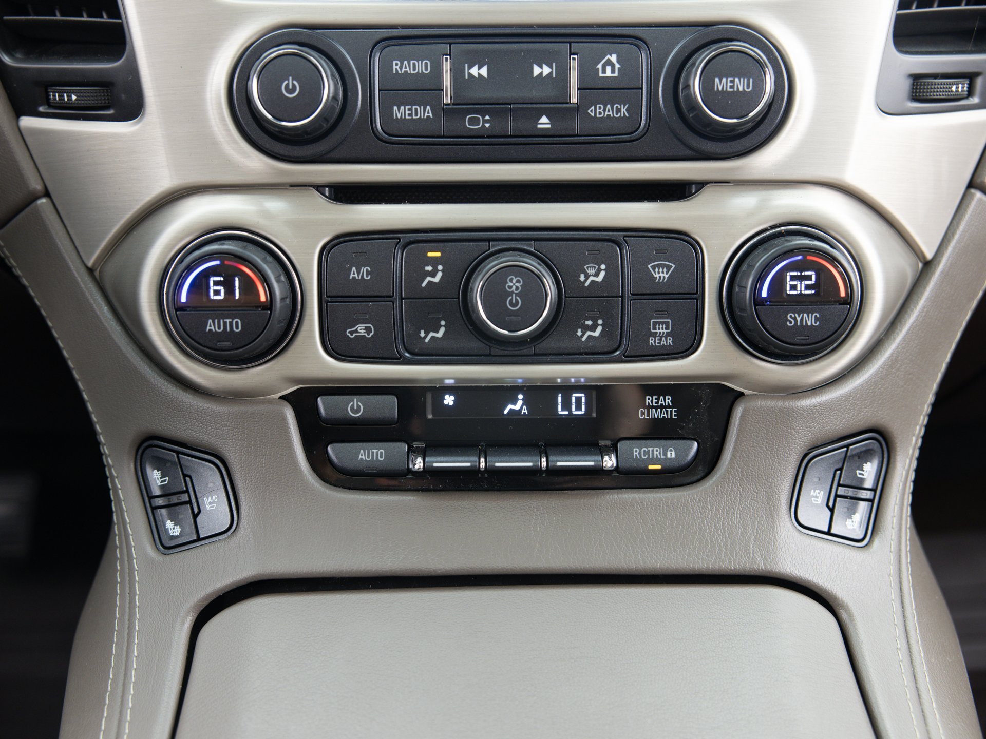 white gmc yukon denali 28