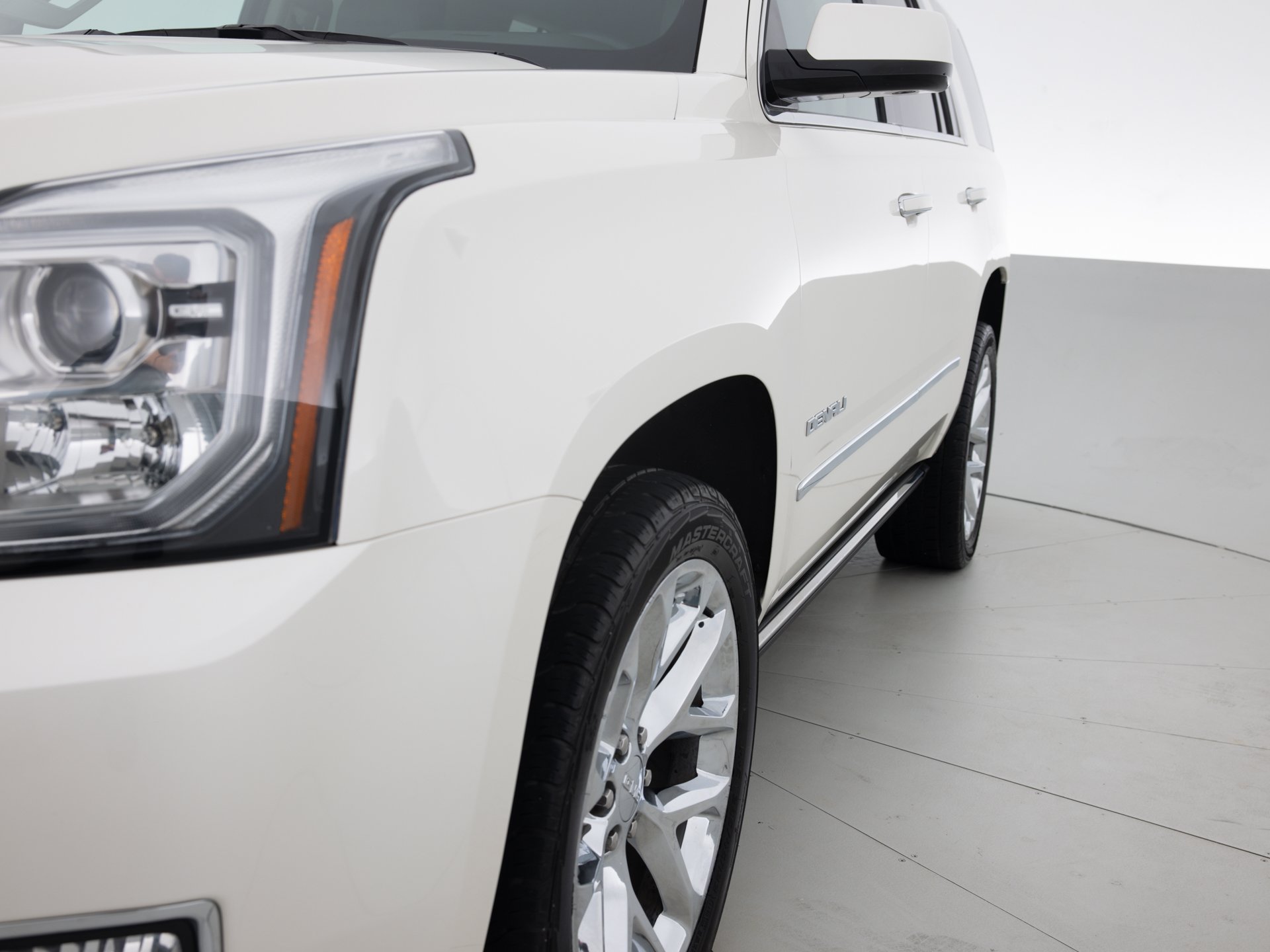white gmc yukon denali 3
