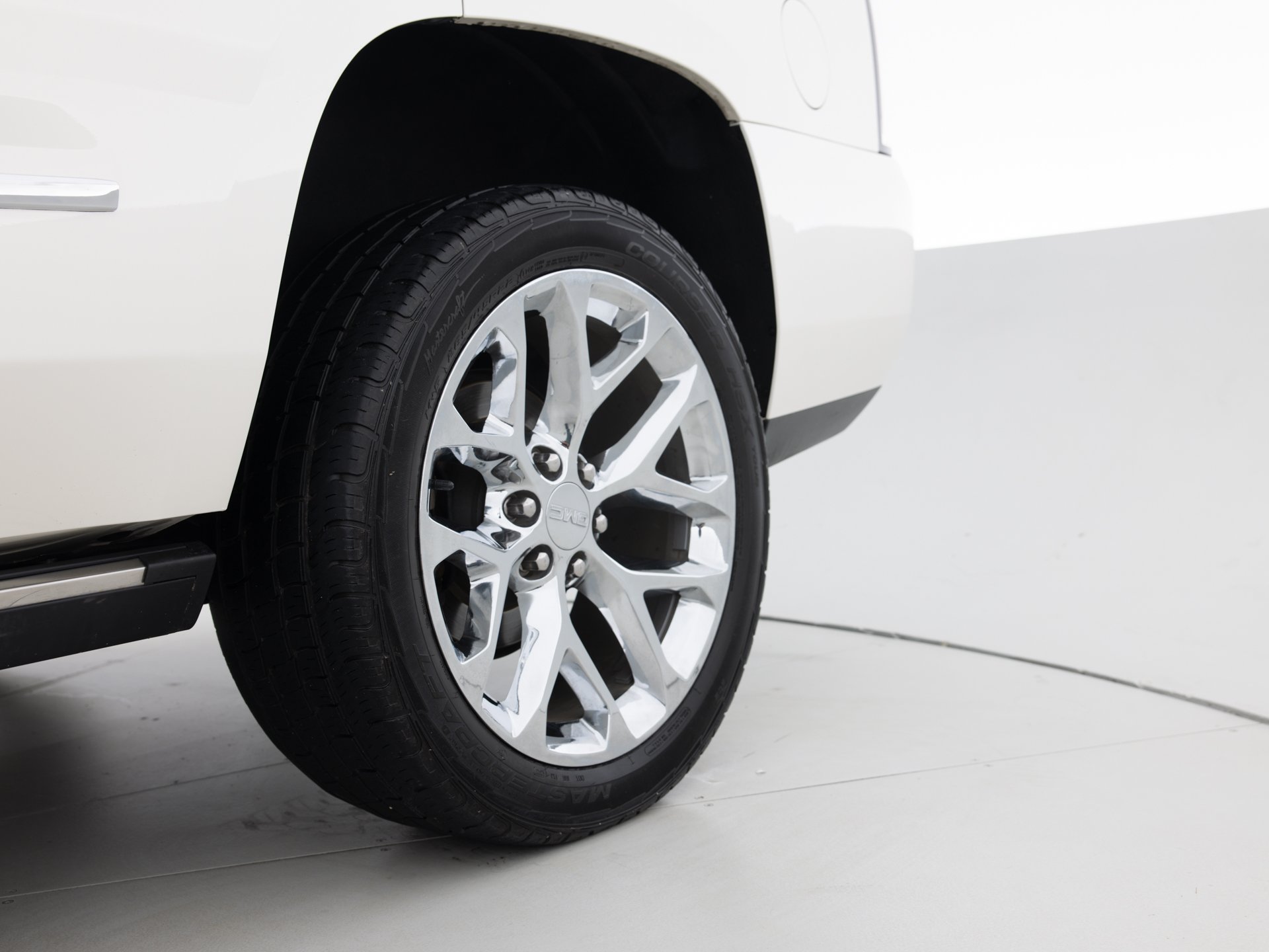 white gmc yukon denali 8