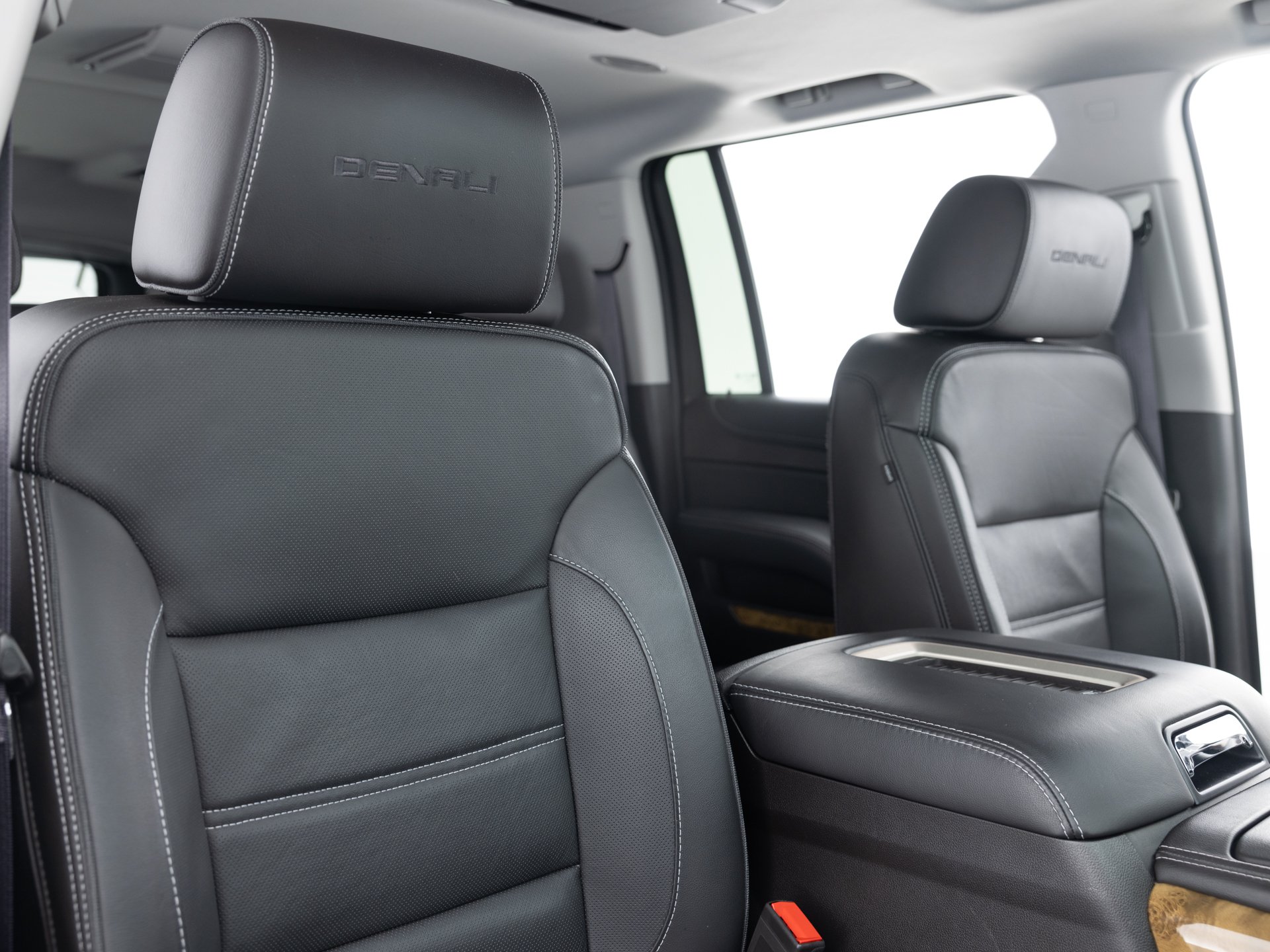 white gmc yukon xl 22