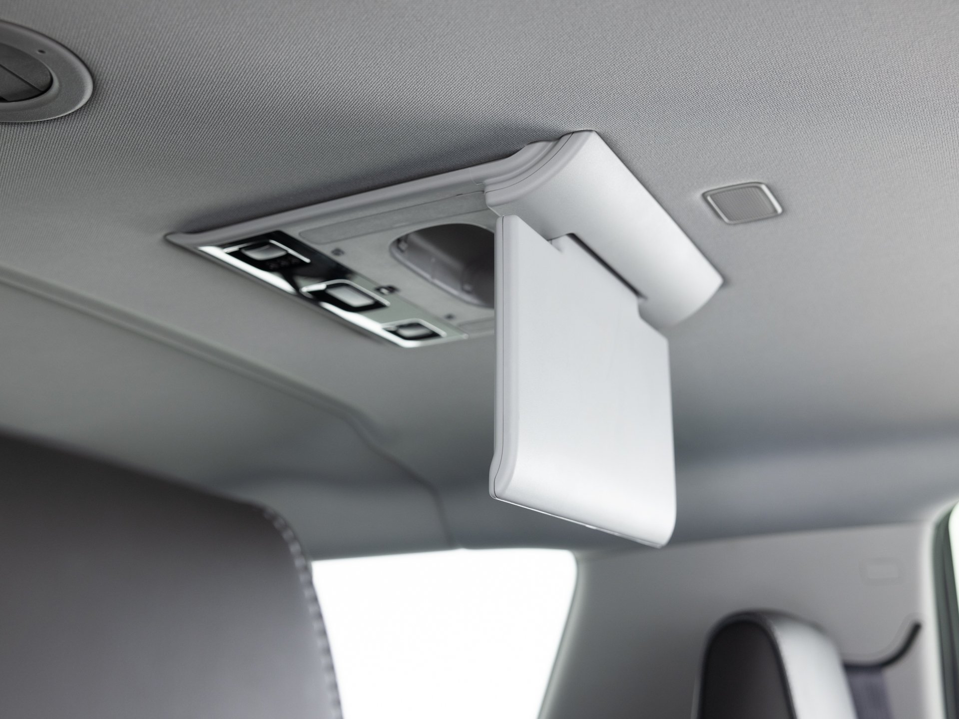 white gmc yukon xl 29
