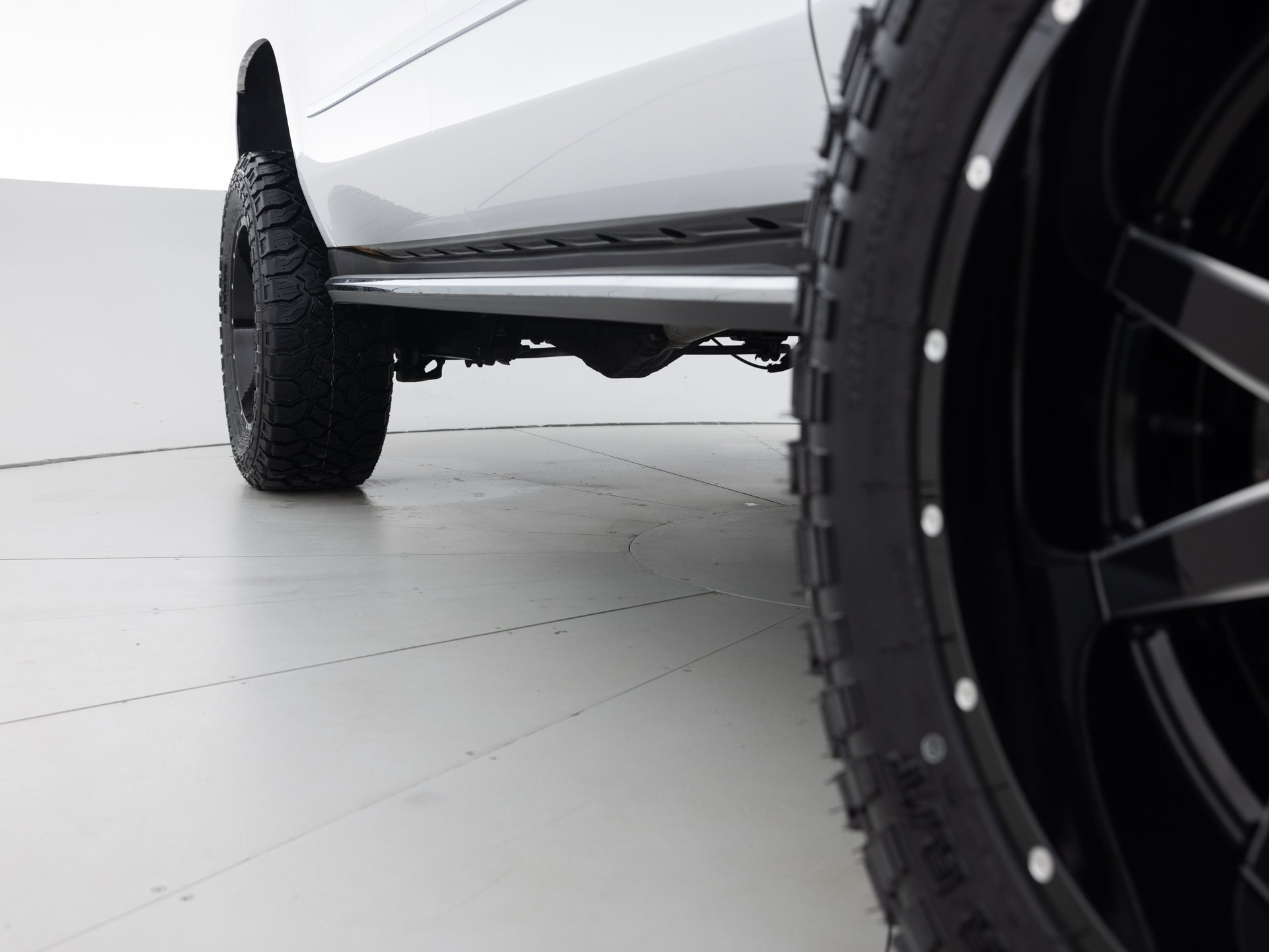 white gmc yukon xl denali 13