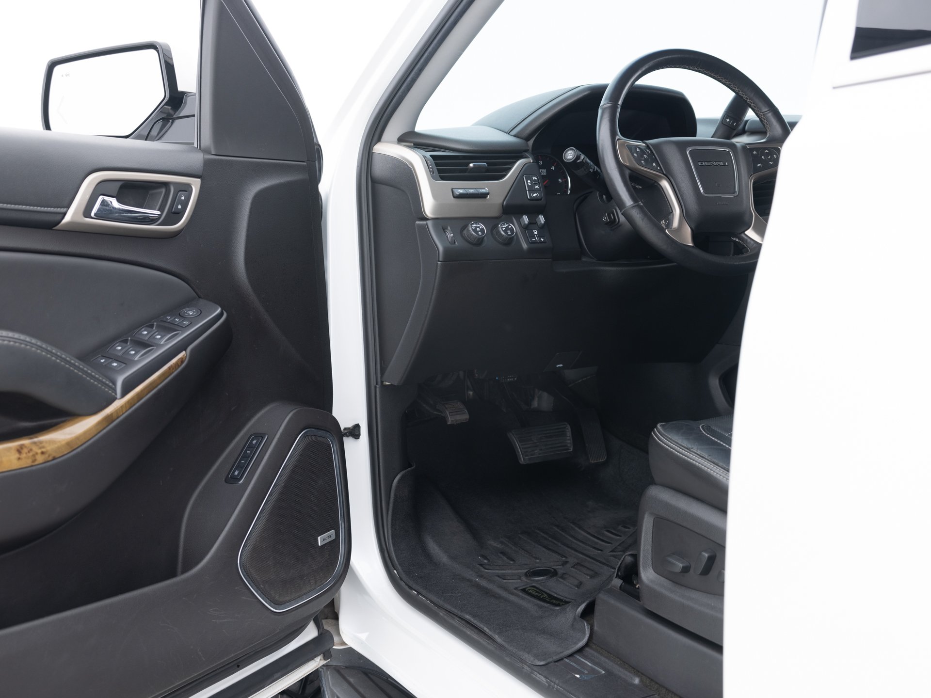 white gmc yukon xl denali 20