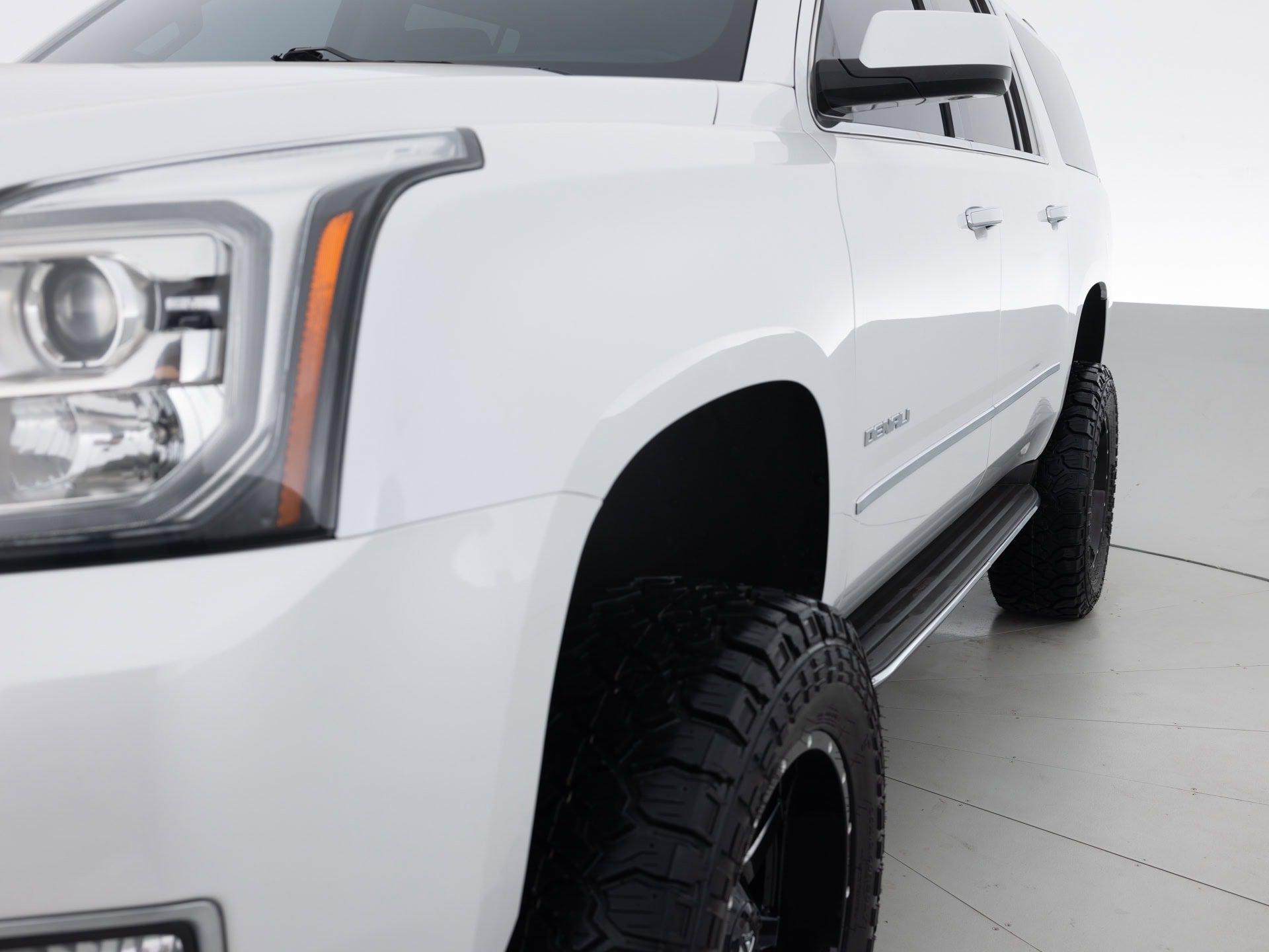 white gmc yukon xl denali 3