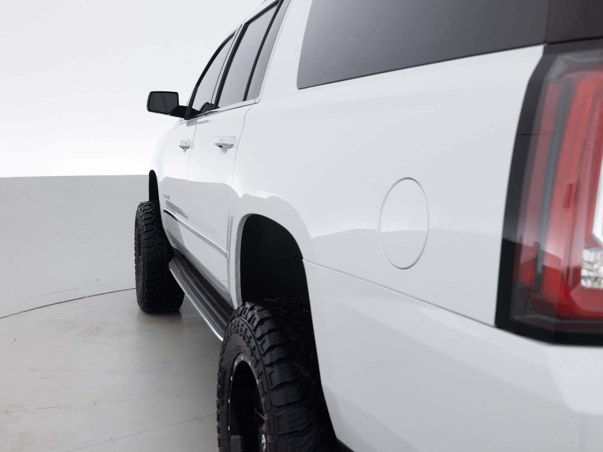 white gmc yukon xl denali 6