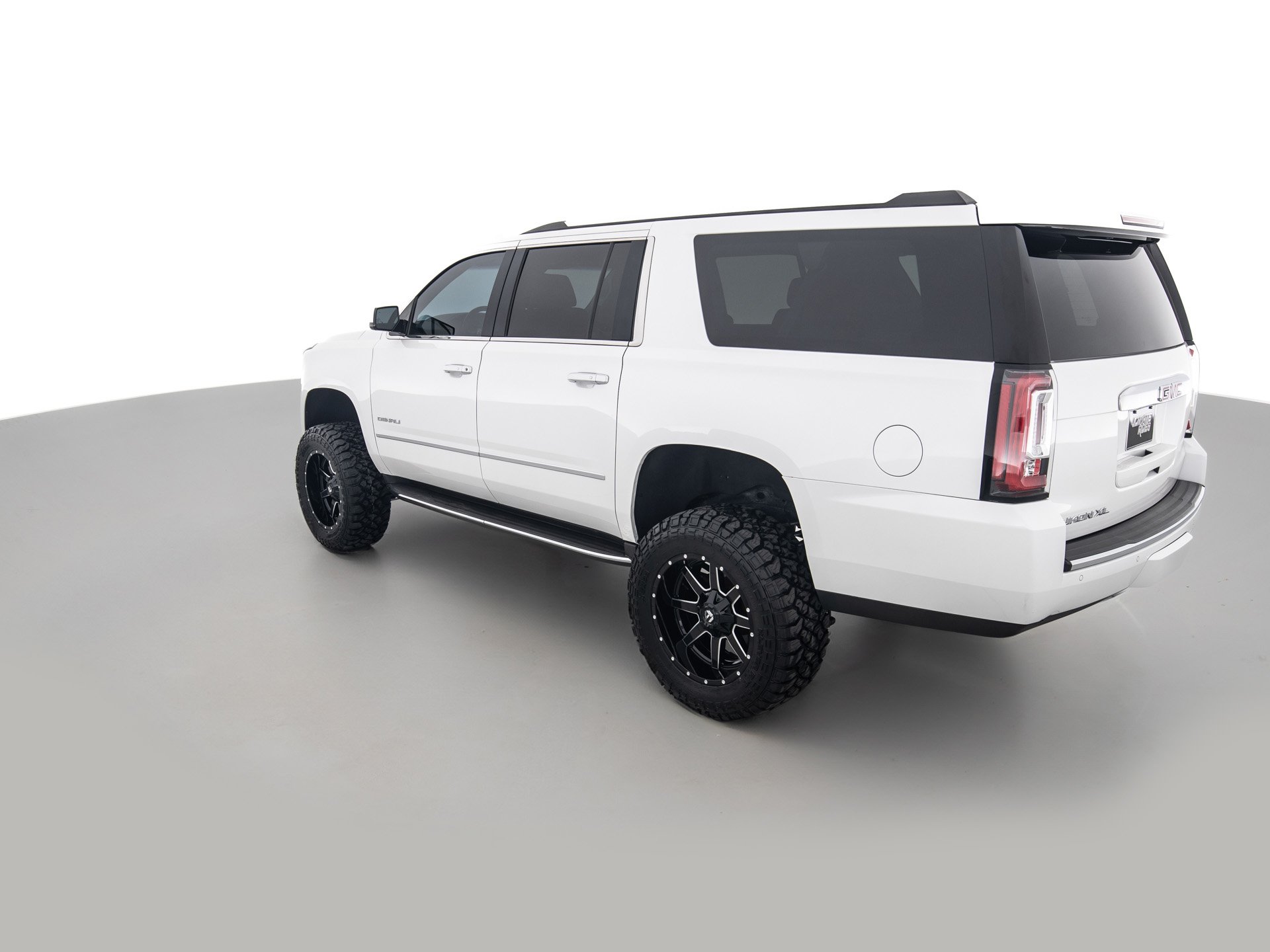 white gmc yukon xl denali 6