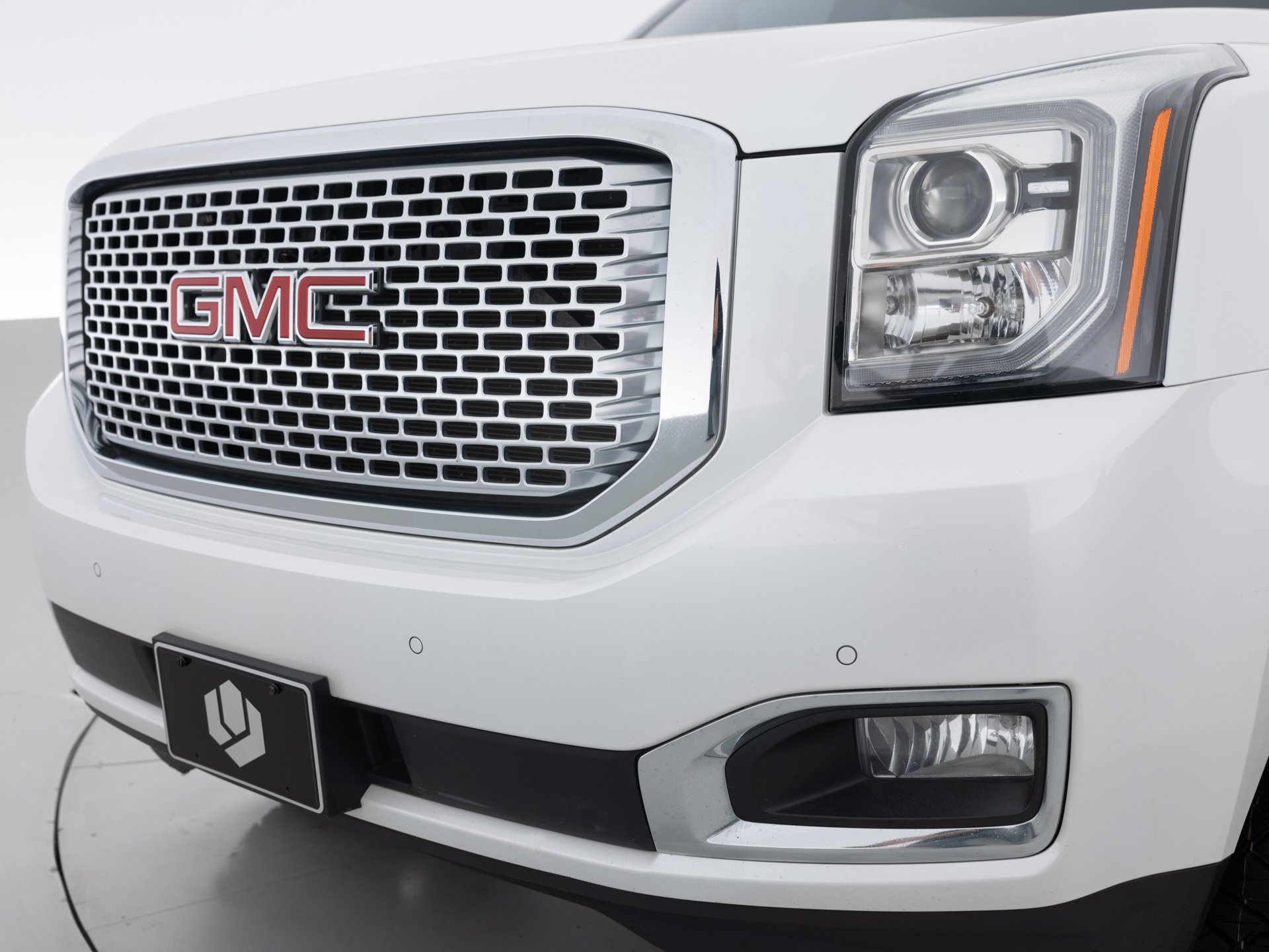 white gmc yukon xl denali 7