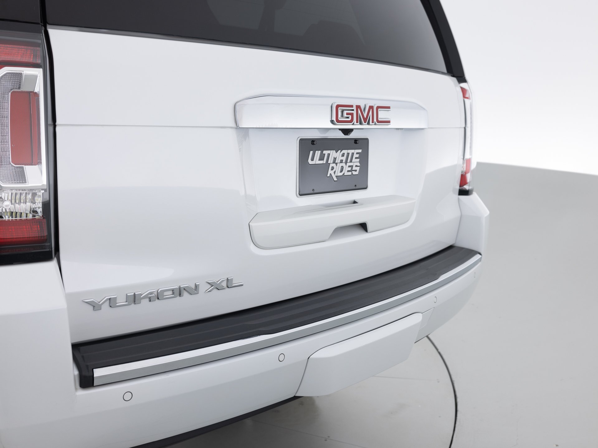 white gmc yukon xl denali 8
