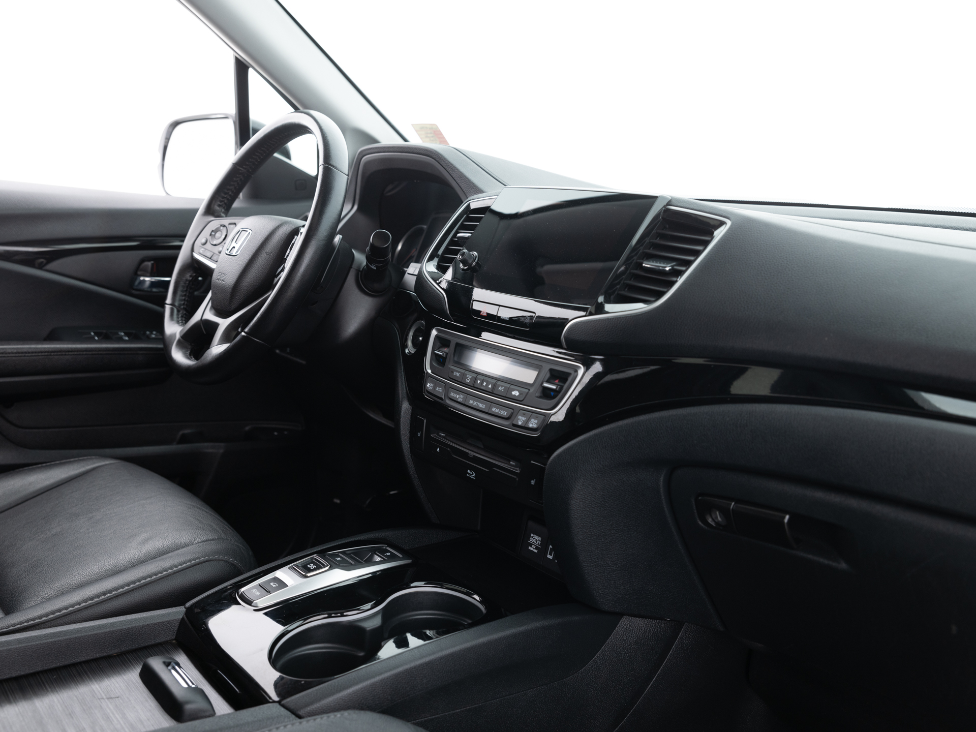 Used White Honda Pilot-17 for Sale