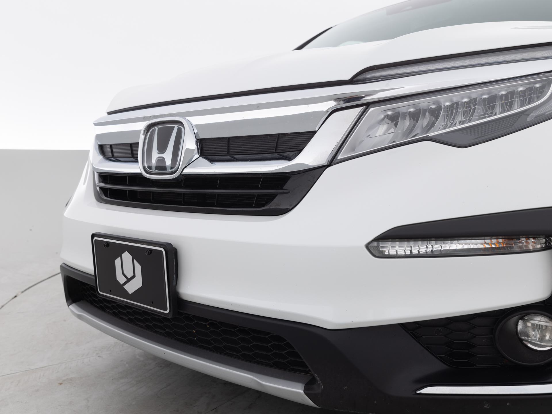 Used White Honda Pilot-6 for Sale