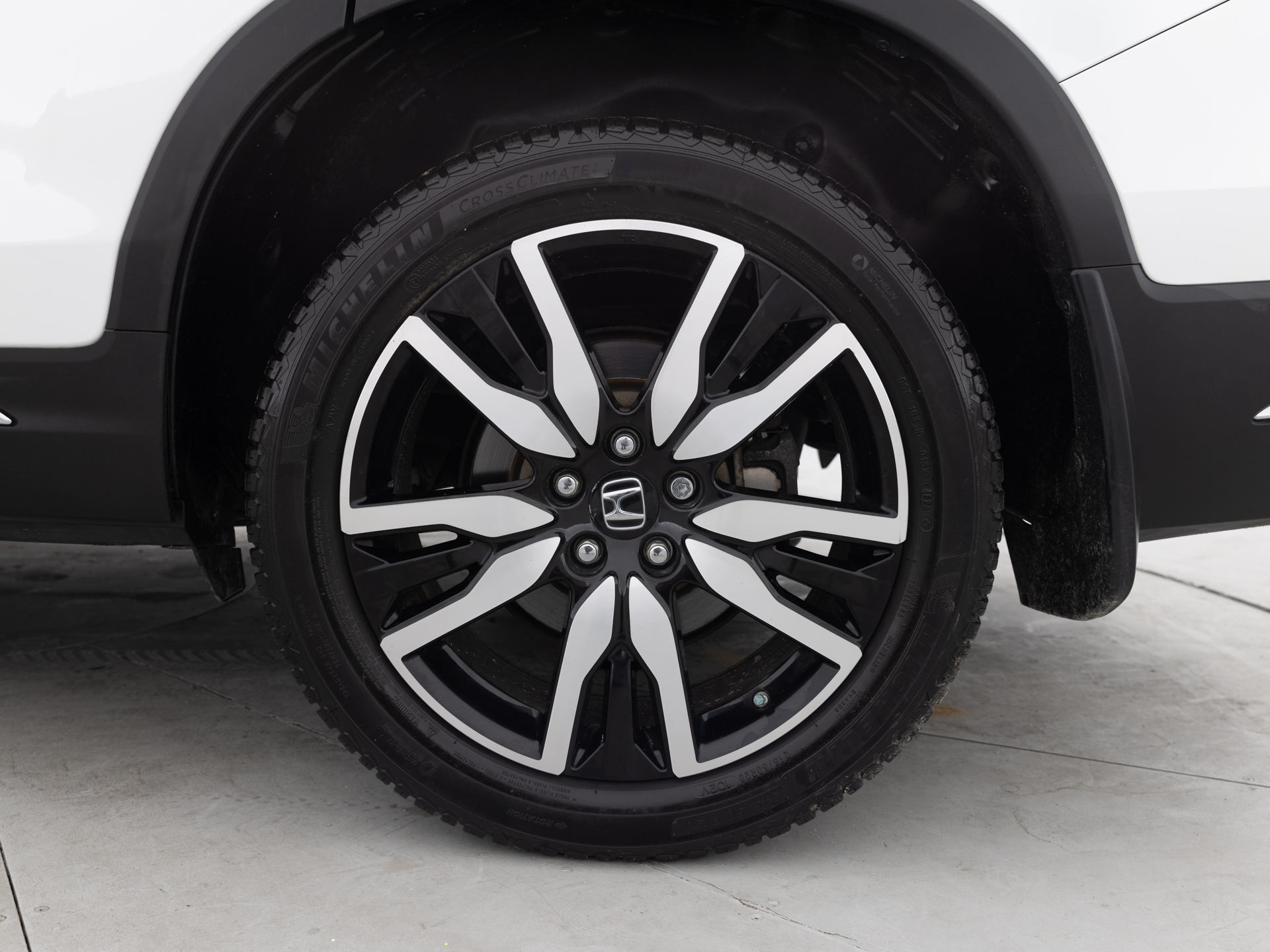 Used White Honda Pilot-8 for Sale