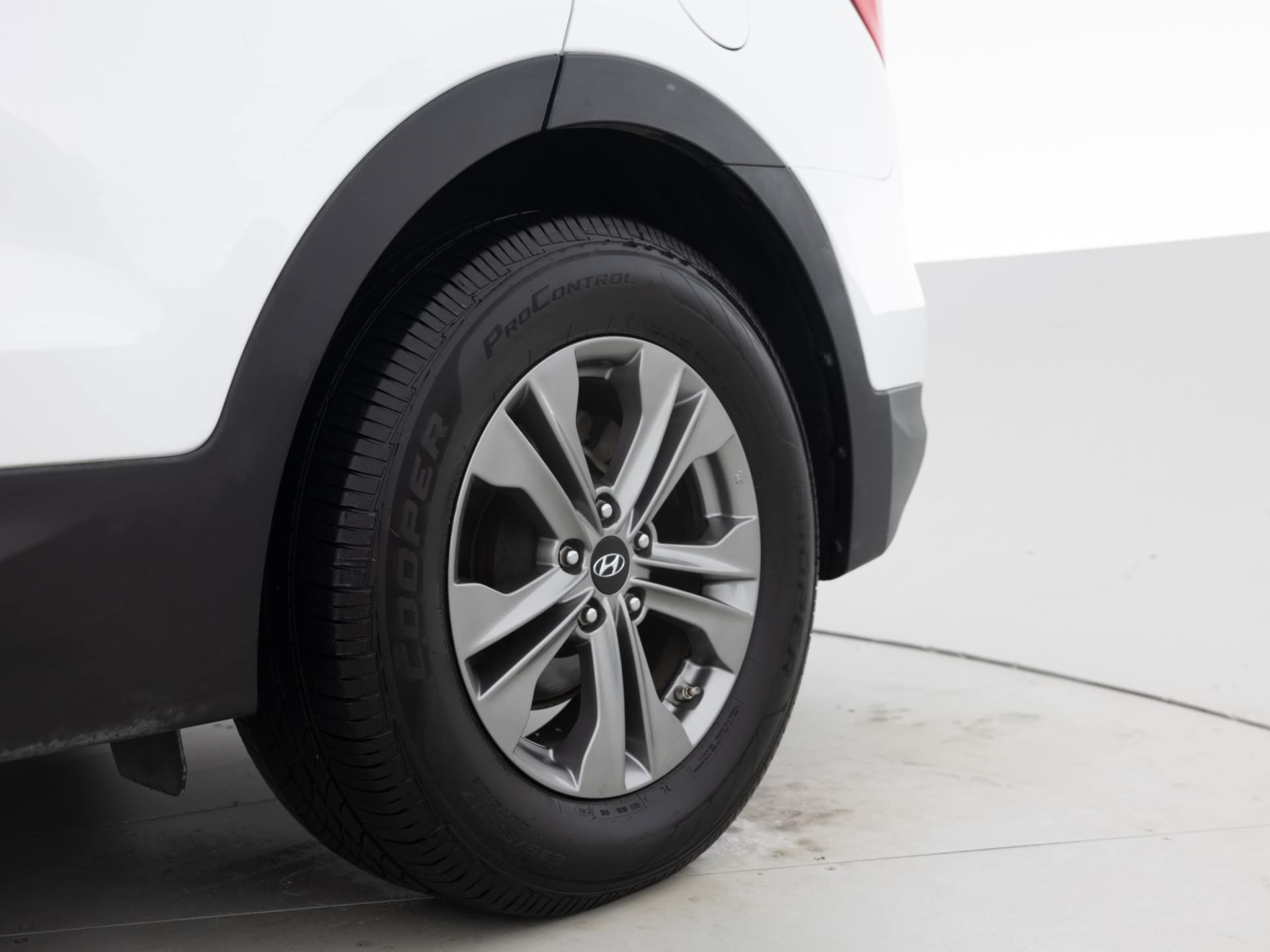 Used White Hyundai Santa Fe-10 for Sale