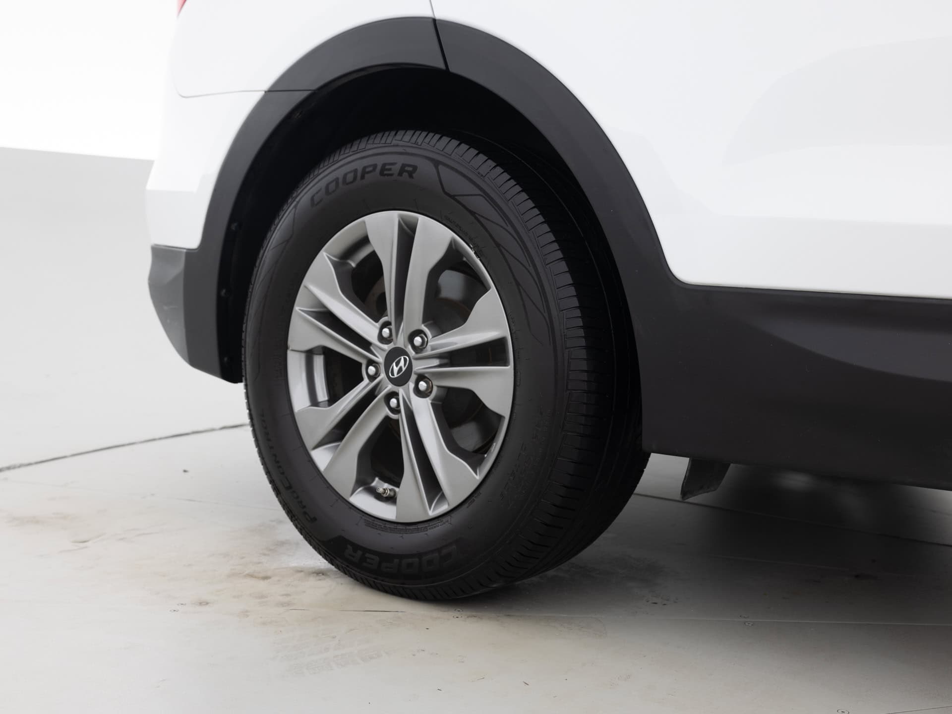 Used White Hyundai Santa Fe-11 for Sale