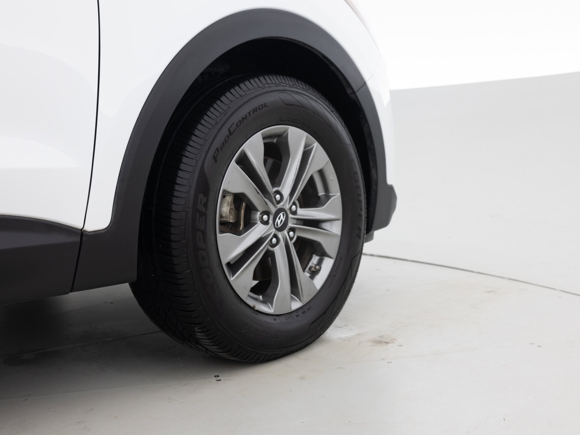 Used White Hyundai Santa Fe-12 for Sale