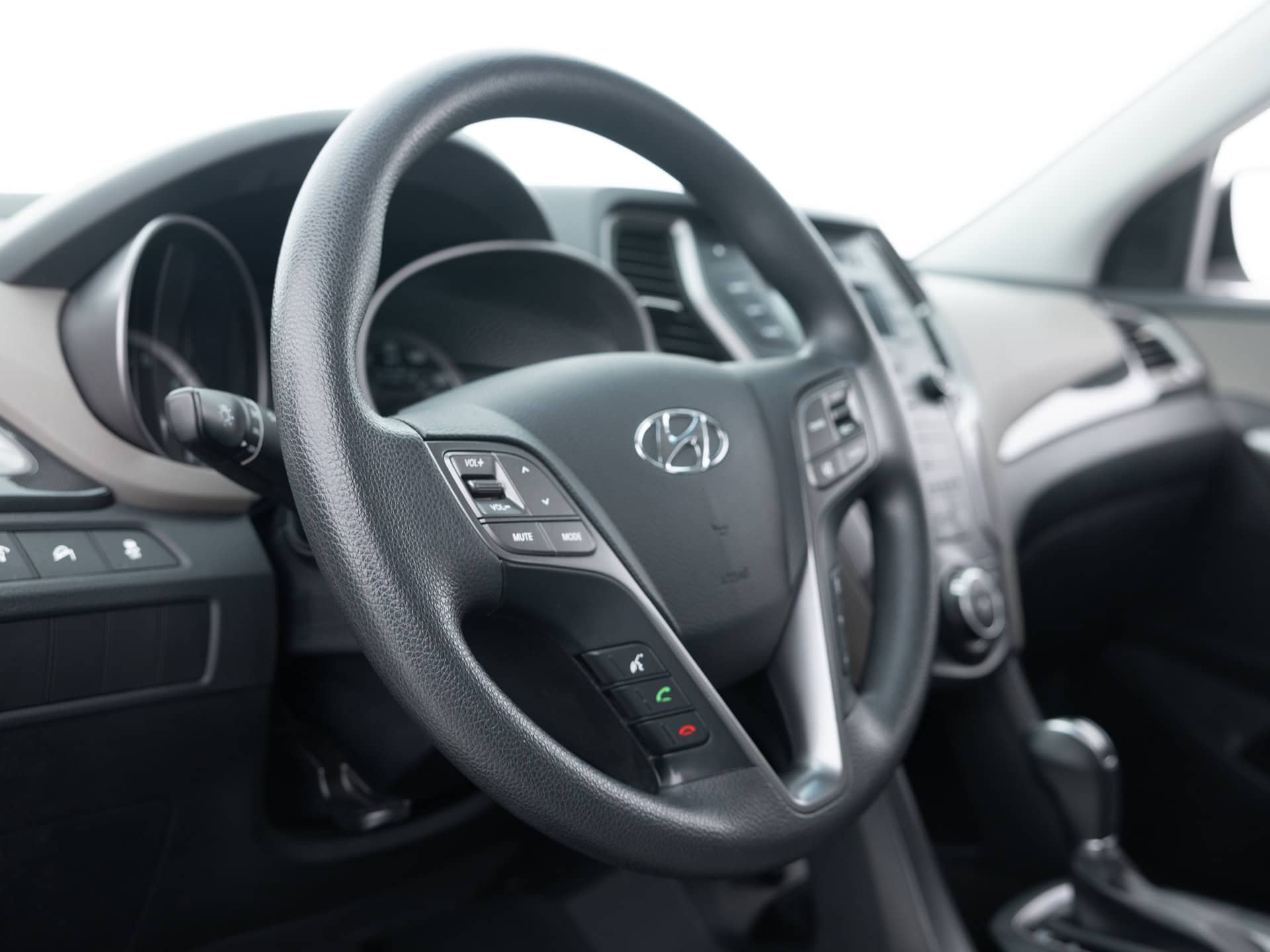 Used White Hyundai Santa Fe-14 for Sale