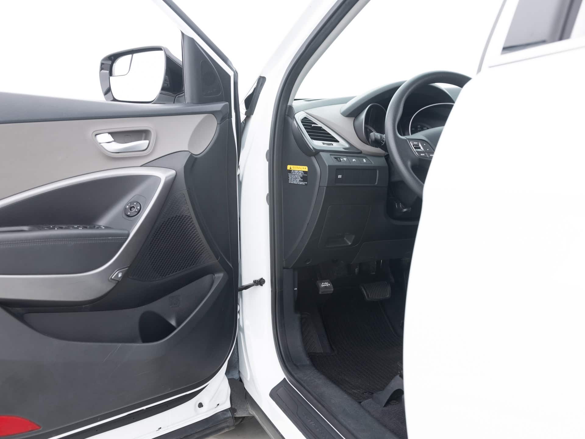 Used White Hyundai Santa Fe-15 for Sale