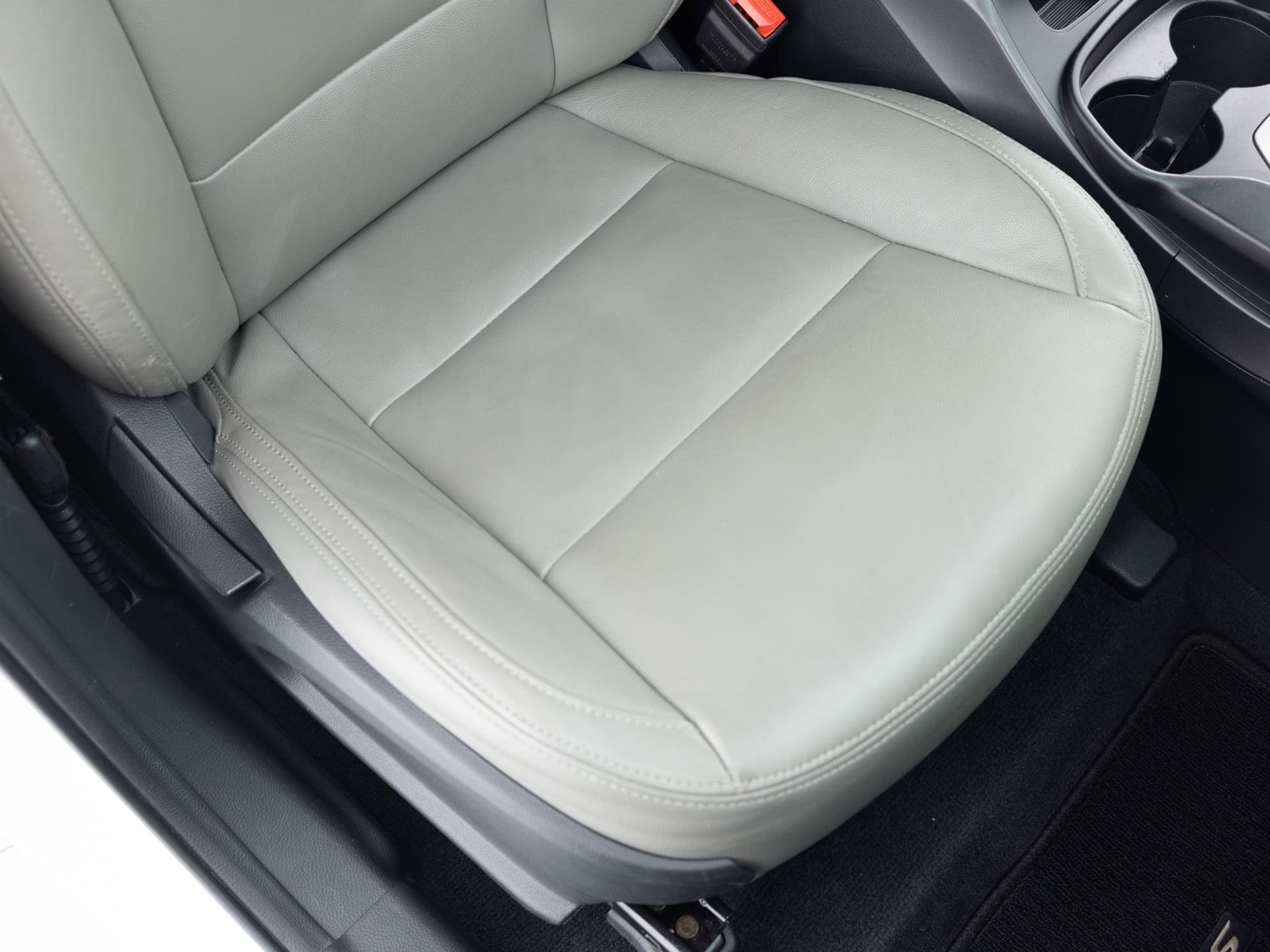 Used White Hyundai Santa Fe-16 for Sale