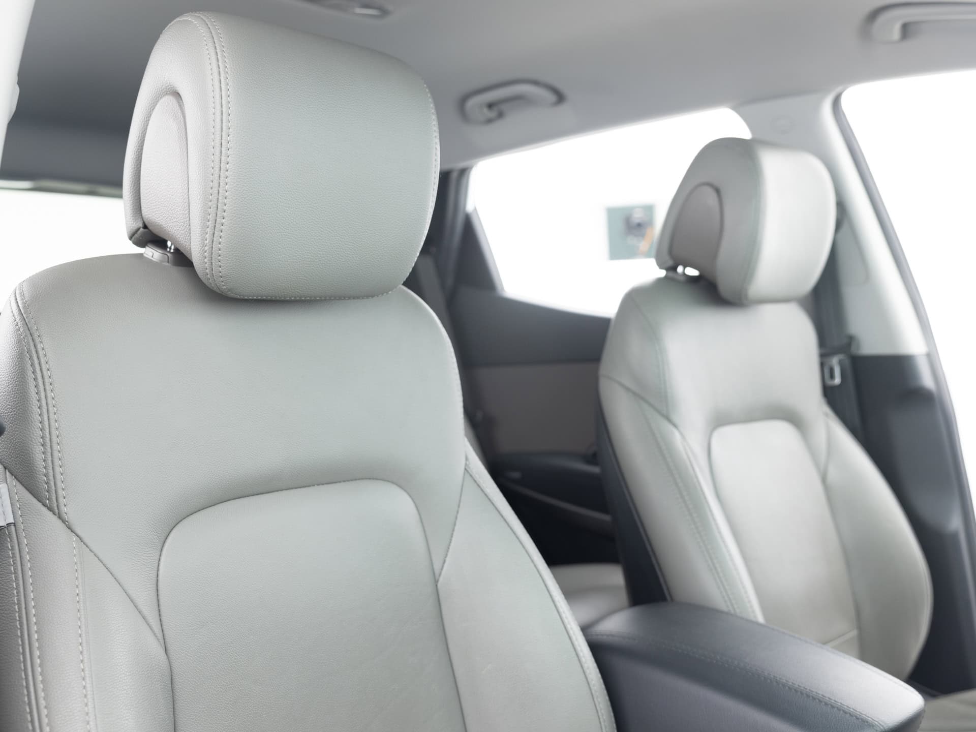 Used White Hyundai Santa Fe-17 for Sale