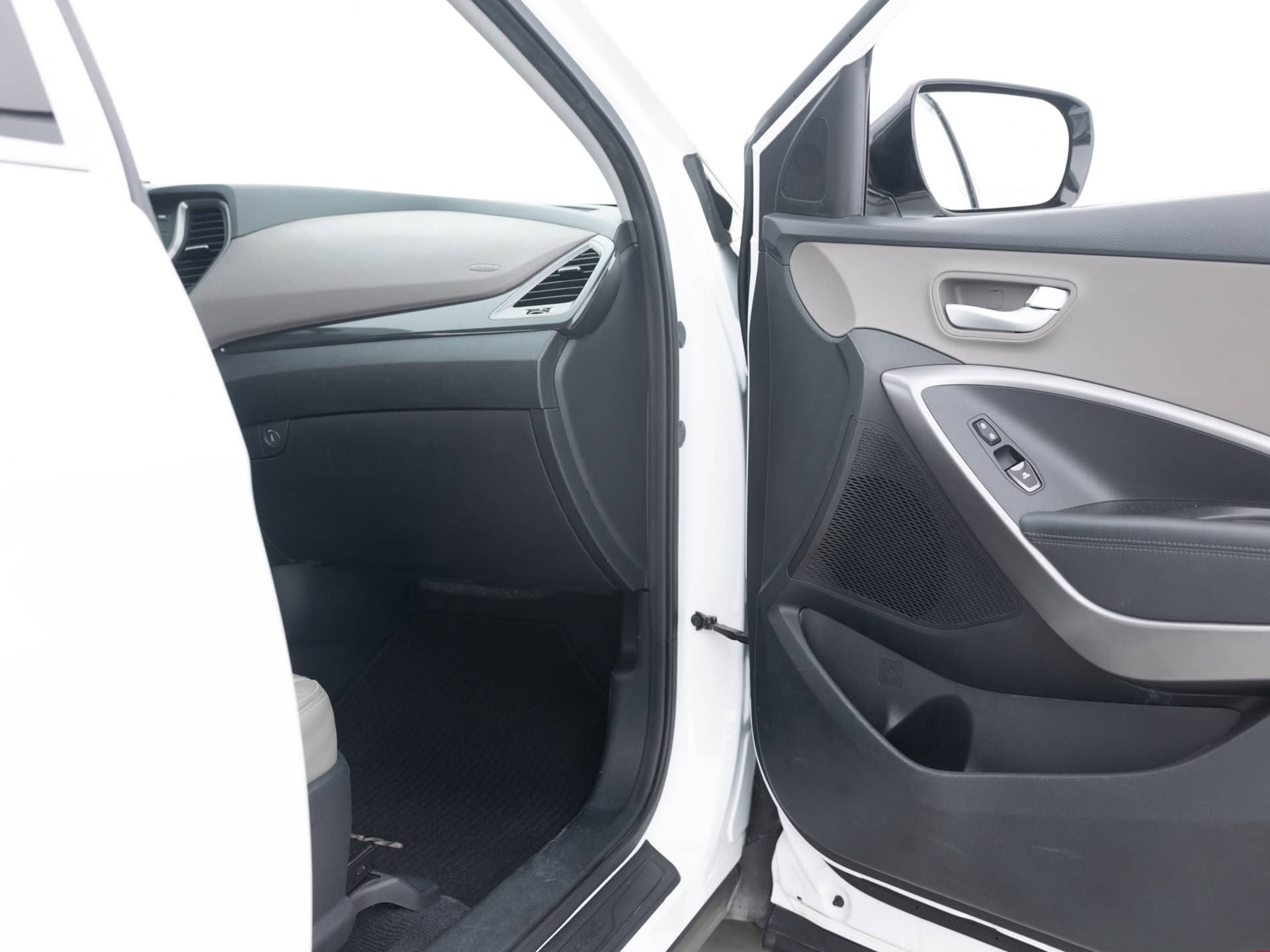 Used White Hyundai Santa Fe-19 for Sale