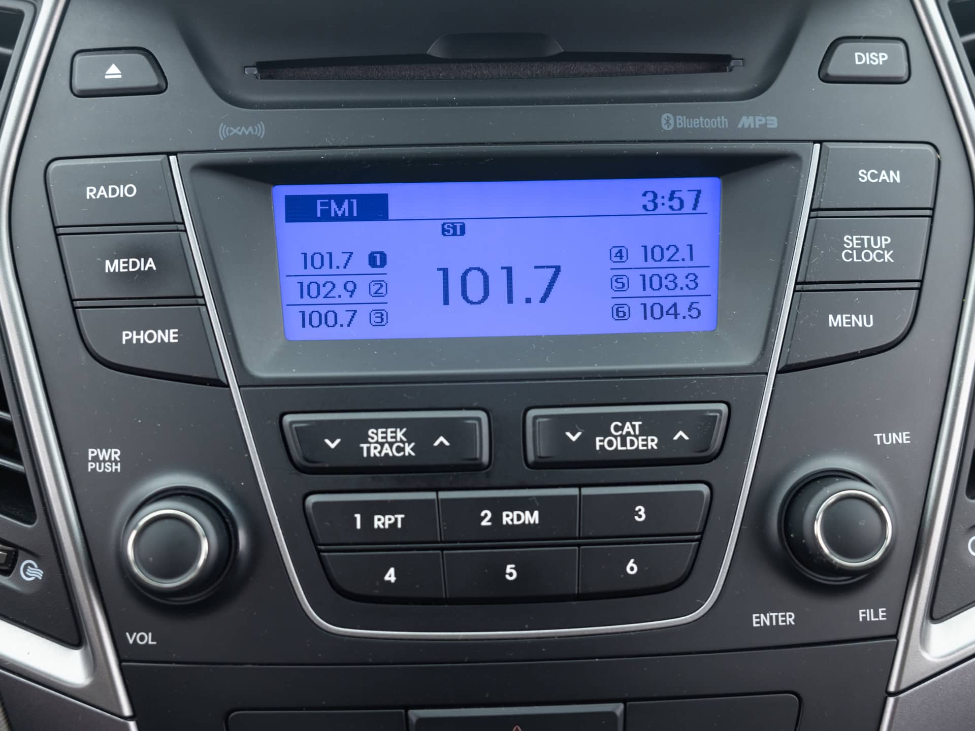 Used White Hyundai Santa Fe-23 for Sale