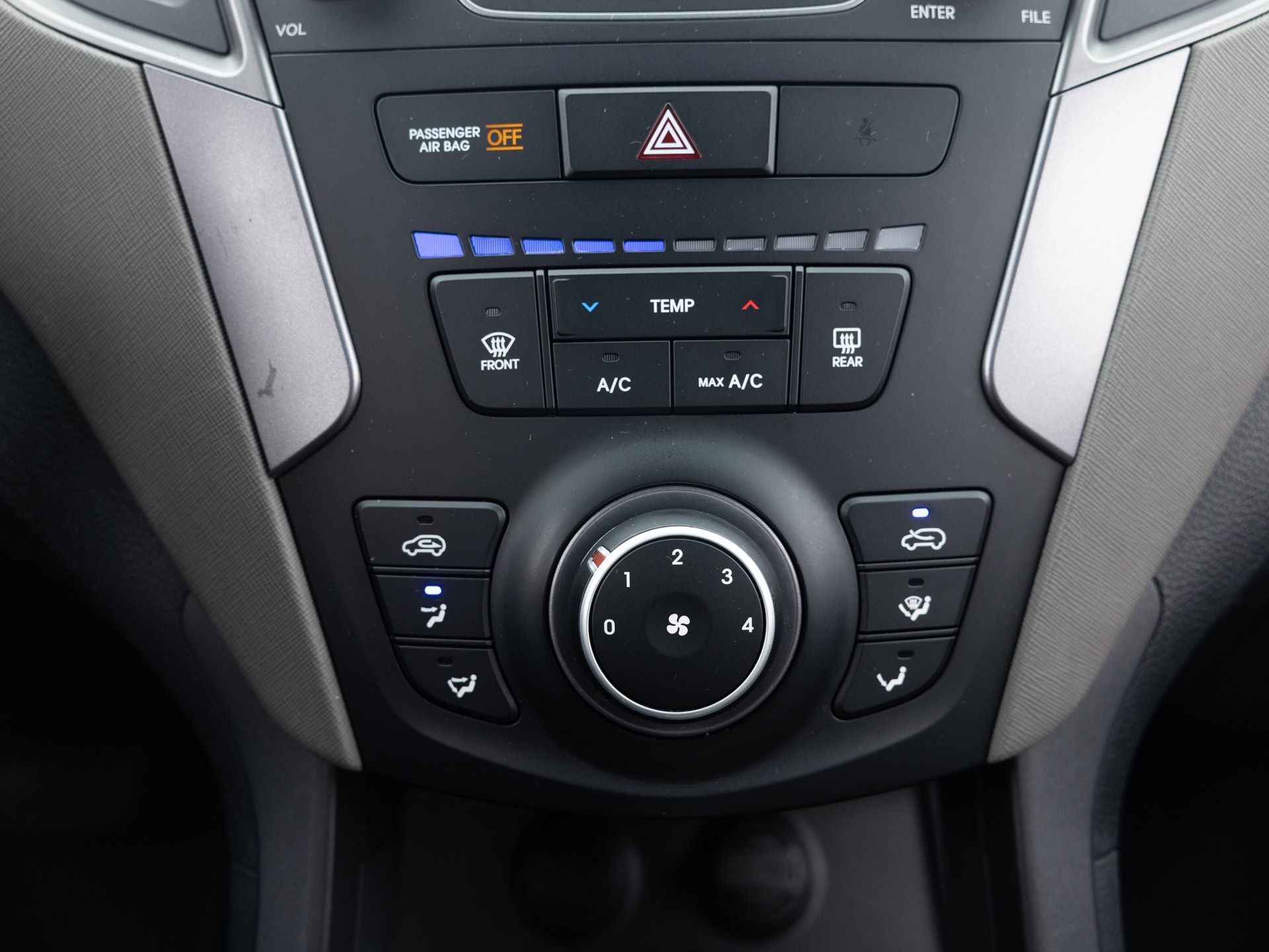 Used White Hyundai Santa Fe-24 for Sale