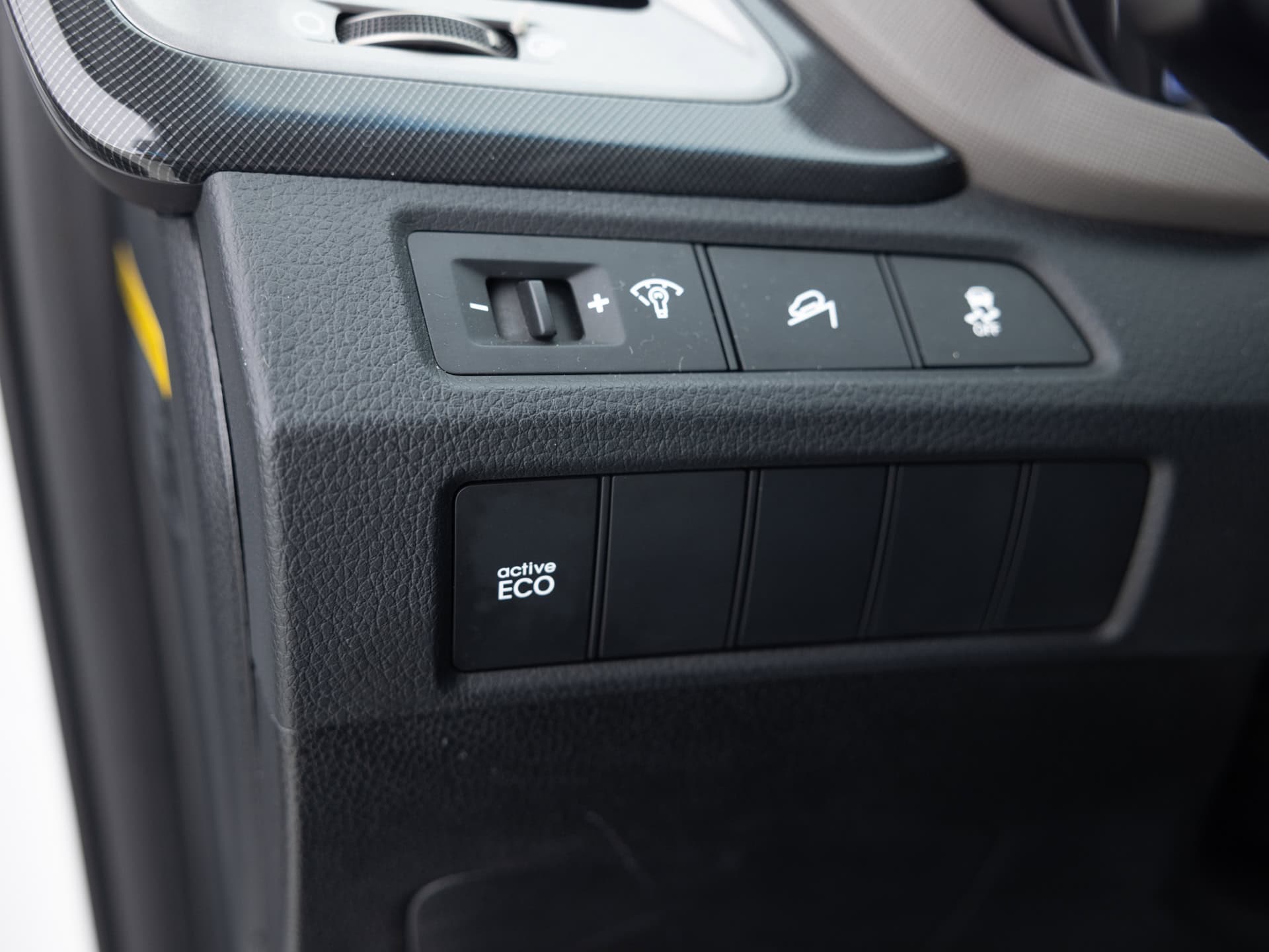 Used White Hyundai Santa Fe-26 for Sale