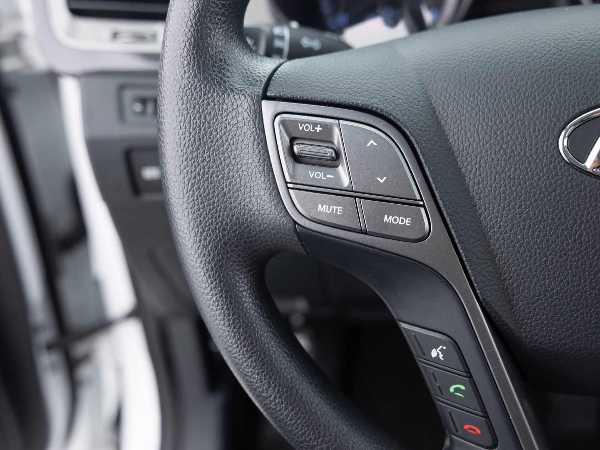 Used White Hyundai Santa Fe-27 for Sale