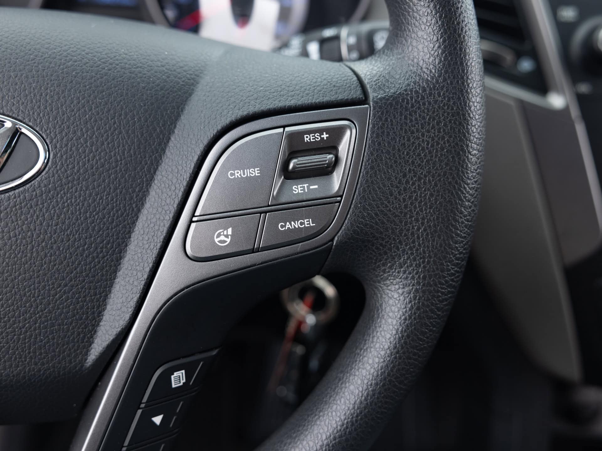 Used White Hyundai Santa Fe-28 for Sale