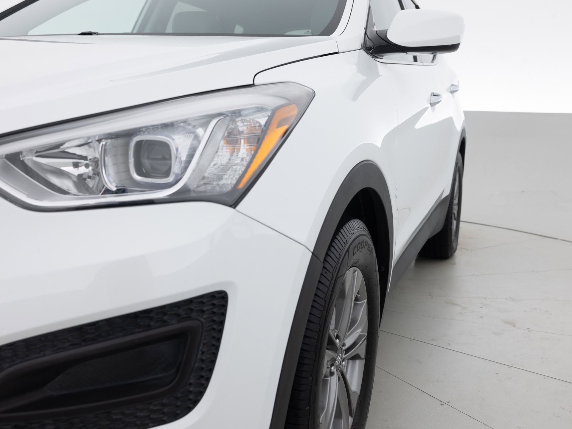 Used White Hyundai Santa Fe-3 for Sale