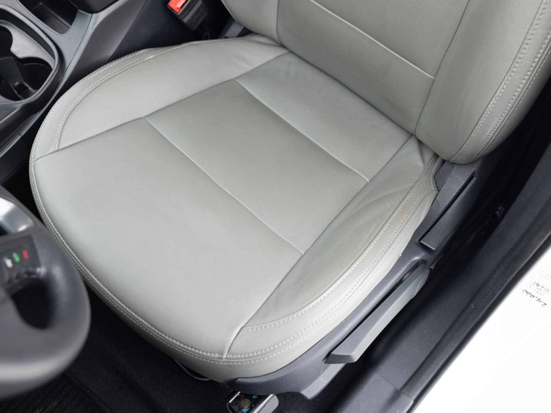 Used White Hyundai Santa Fe-31 for Sale