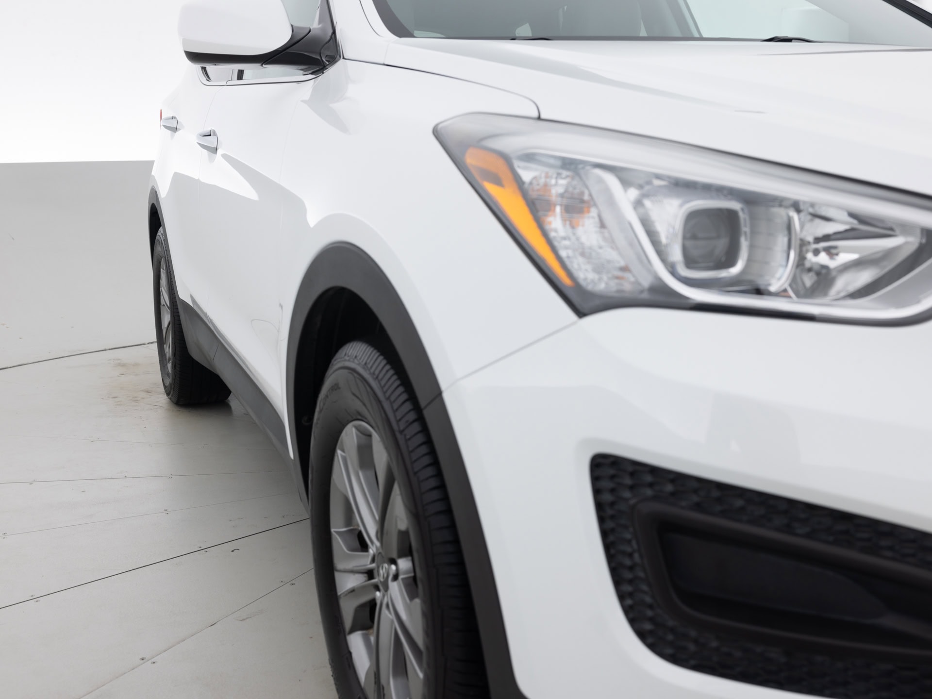 Used White Hyundai Santa Fe-4 for Sale