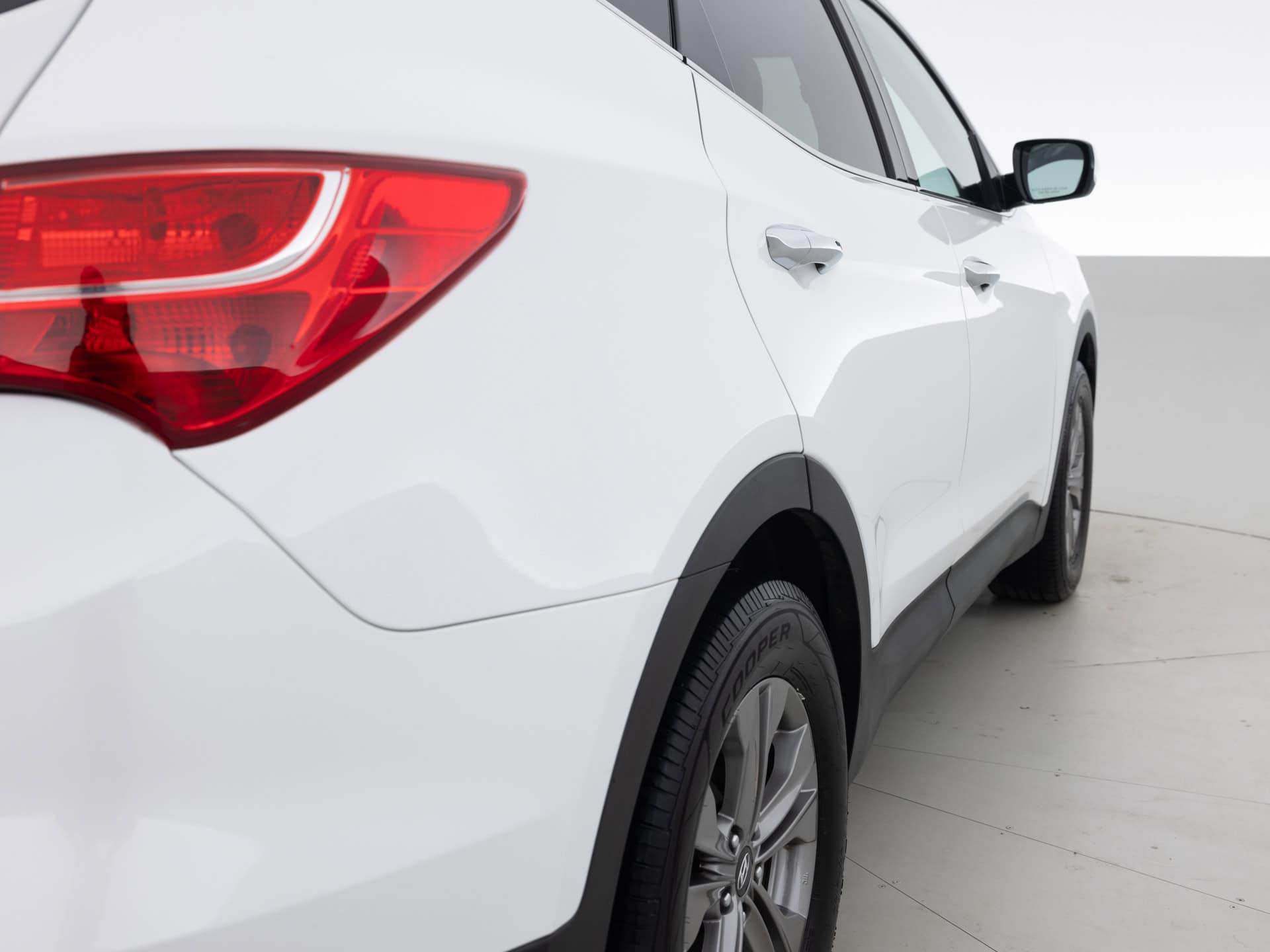 Used White Hyundai Santa Fe-5 for Sale