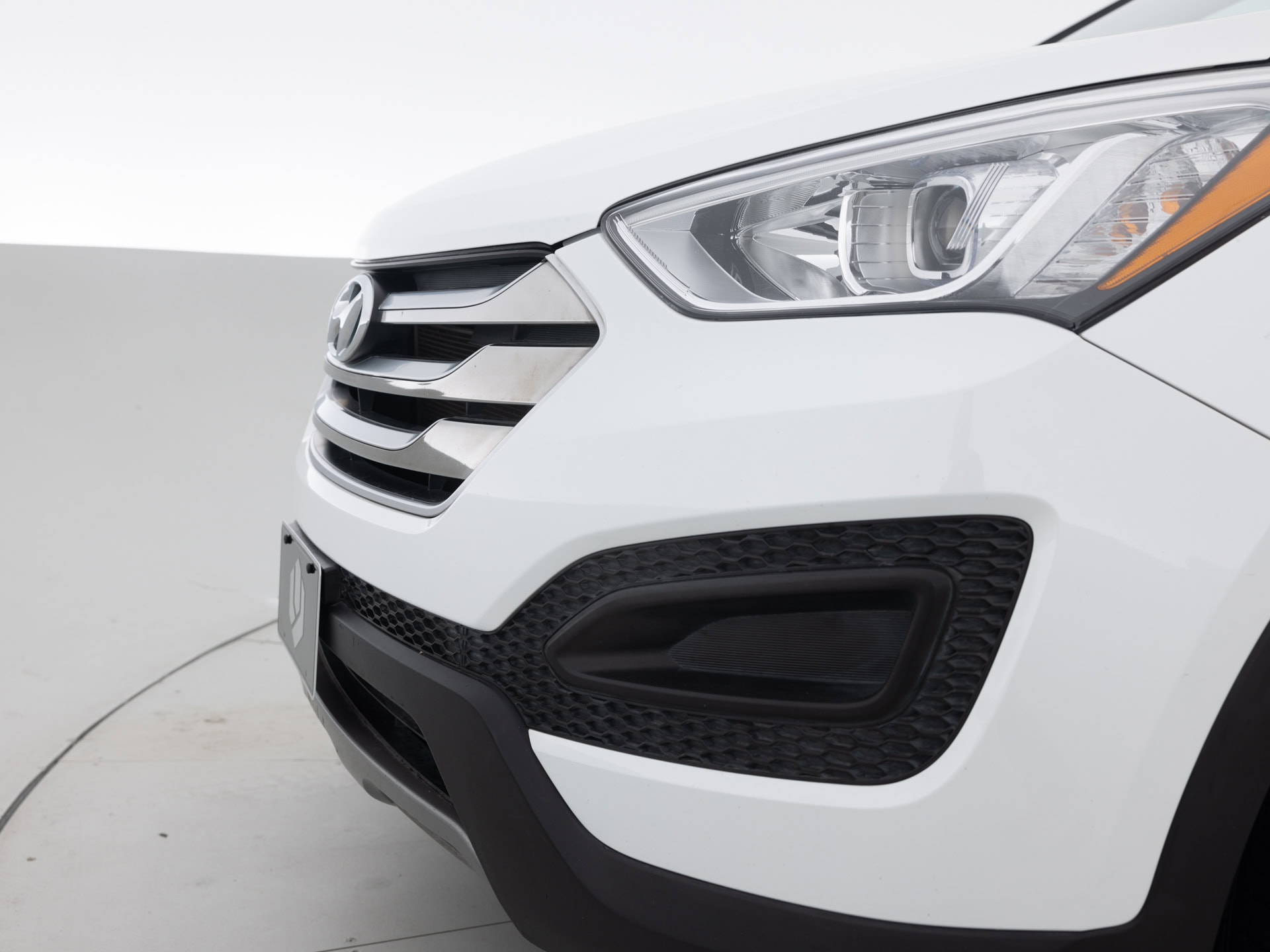 Used White Hyundai Santa Fe-7 for Sale