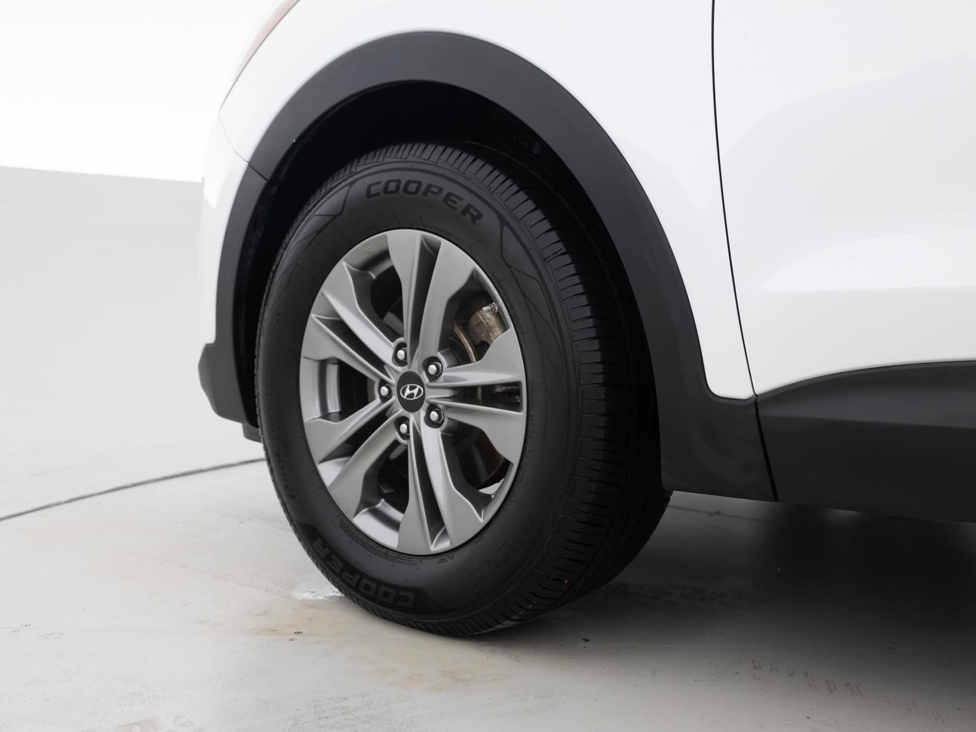 Used White Hyundai Santa Fe-9 for Sale