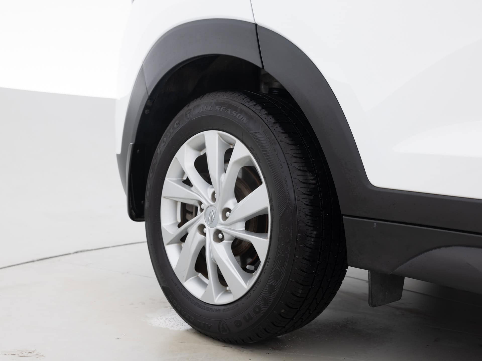 Used White Hyundai Tuscon SE-11 for Sale