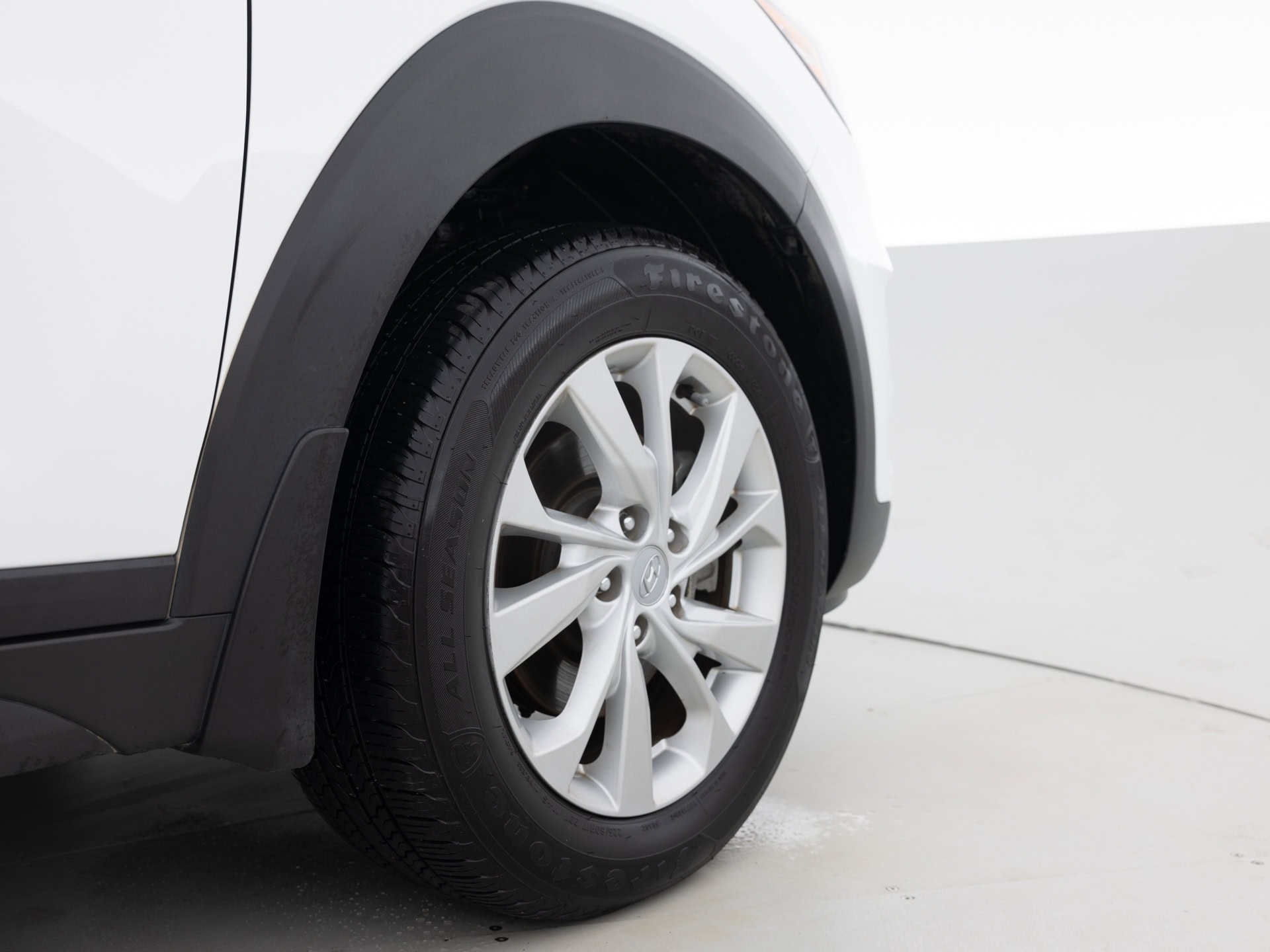 Used White Hyundai Tuscon SE-12 for Sale