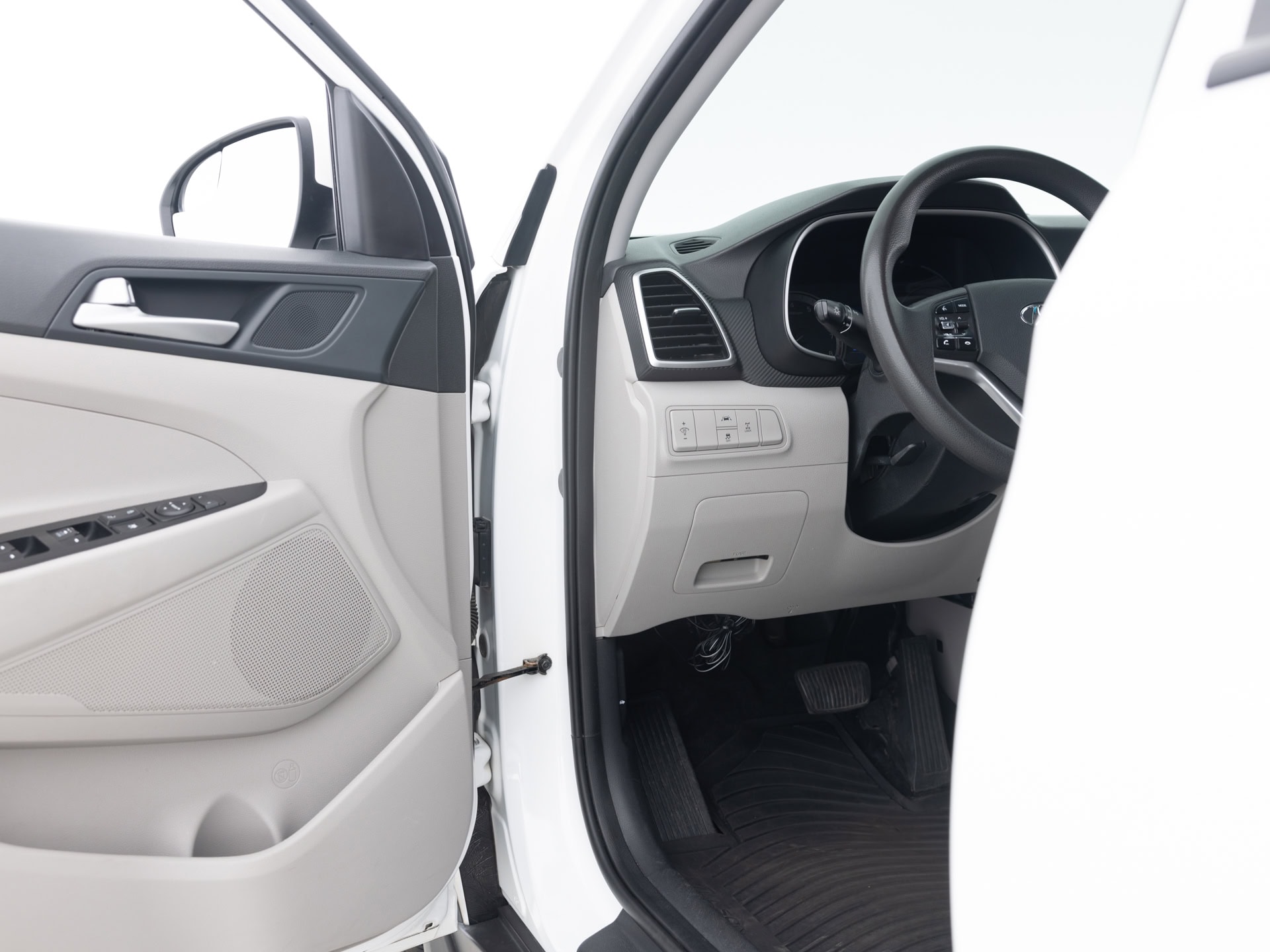 Used White Hyundai Tuscon SE-16 for Sale