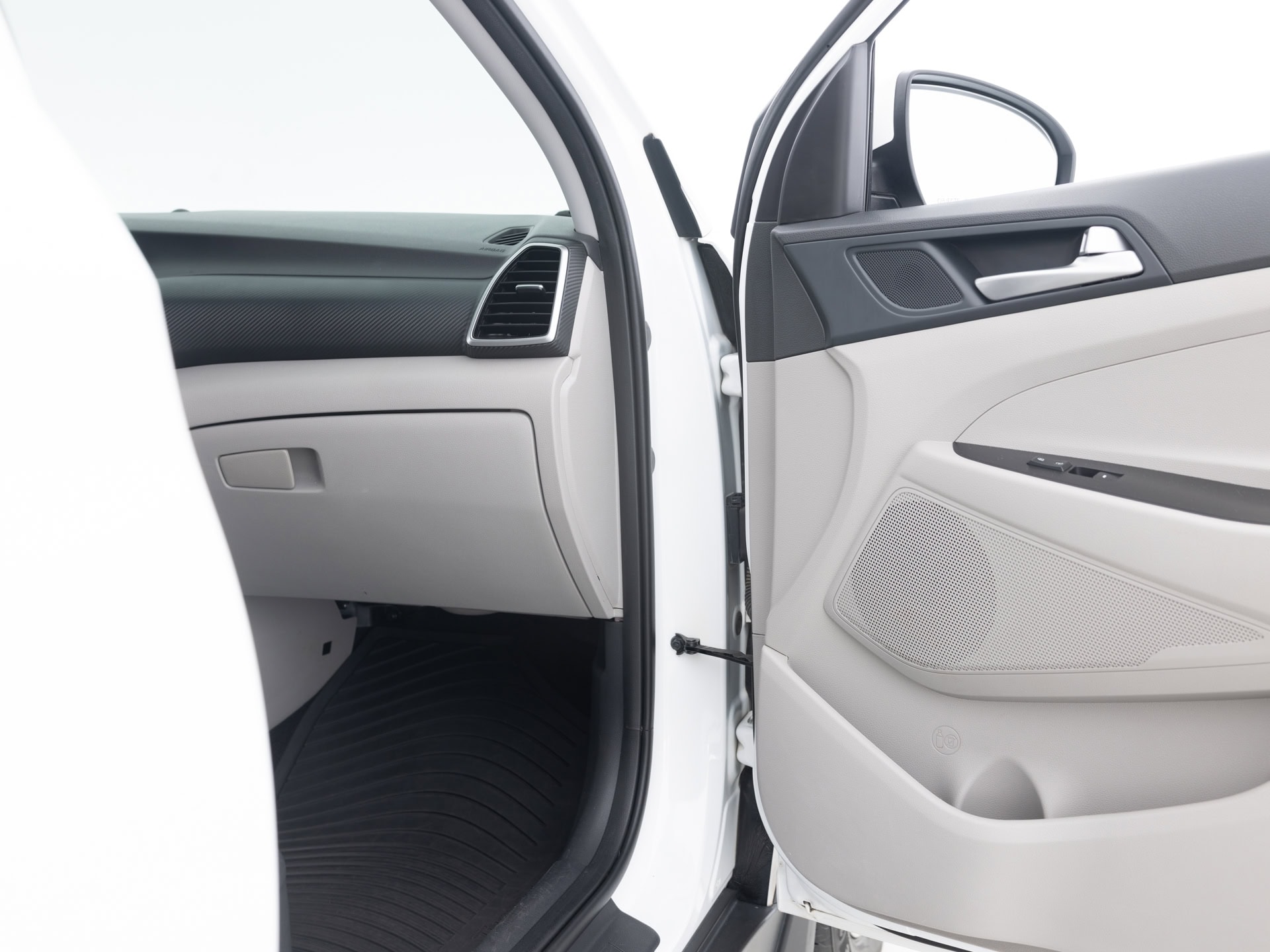 Used White Hyundai Tuscon SE-20 for Sale