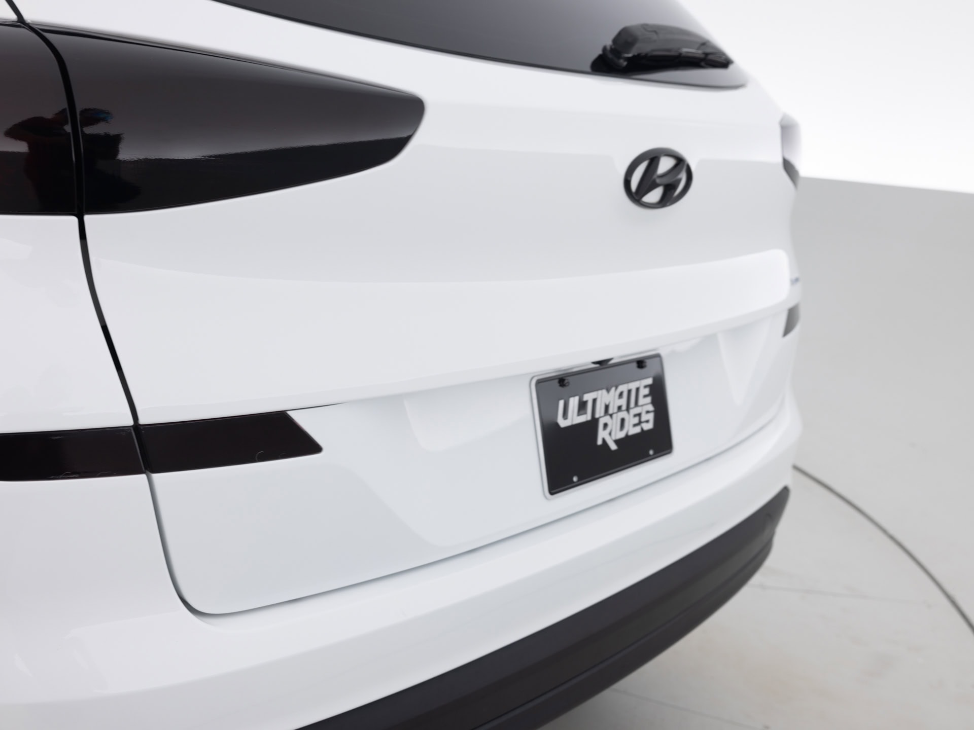 Used White Hyundai Tuscon SE-8 for Sale